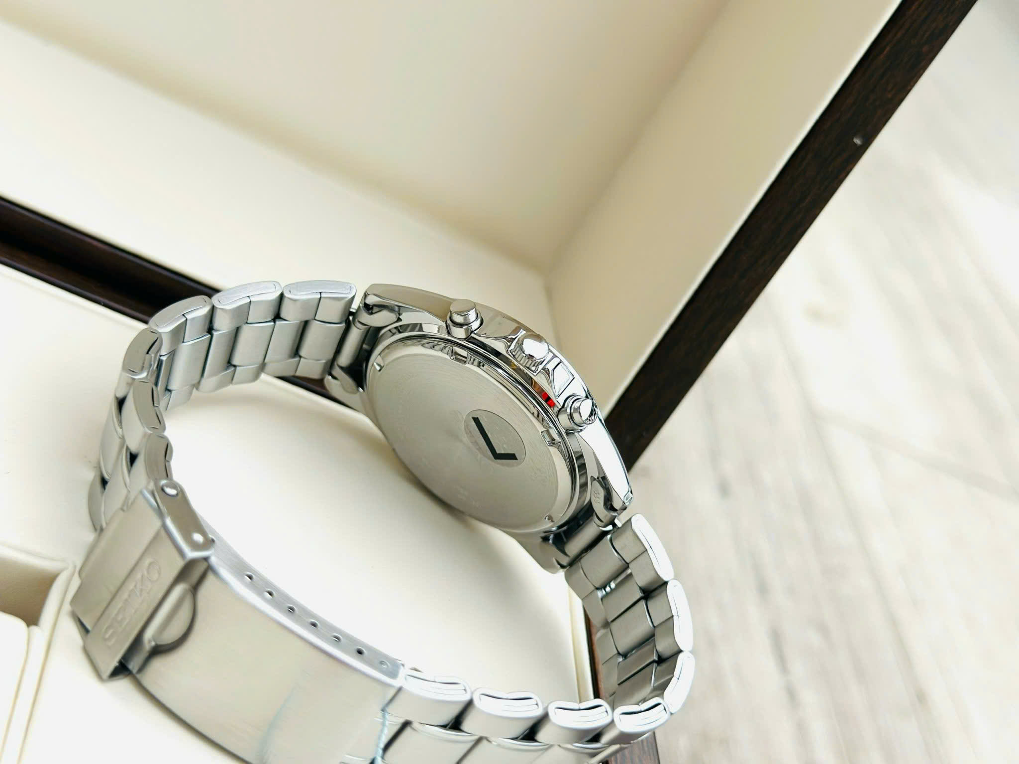Seiko SBTQ071 – Đồng Hồ Thể Thao Chronograph Dành Cho Nam Tay Nhỏ