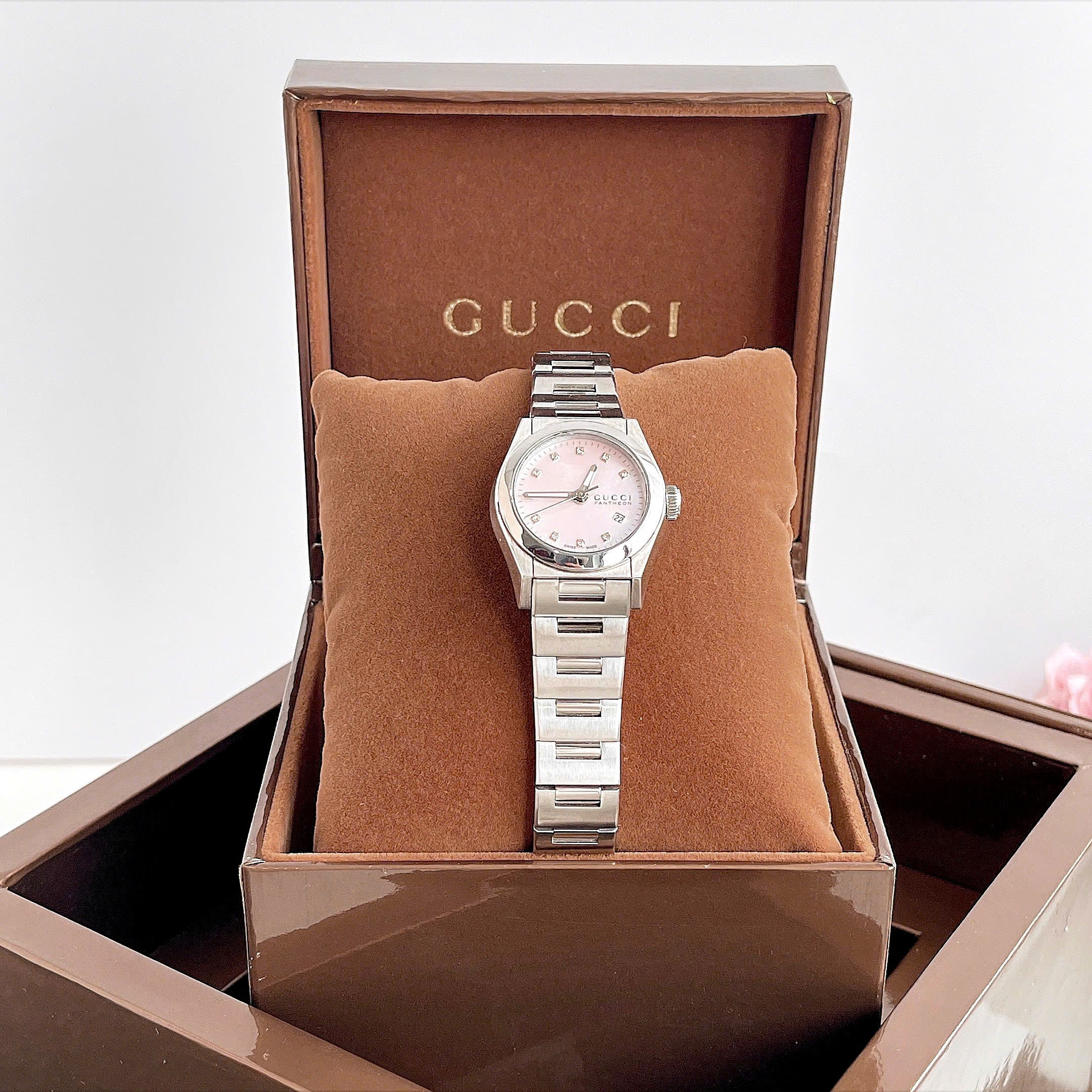 Đồng hồ Gucci Pantheon – Thiết kế tối giản, sang trọng và đẳng cấp thời trang Ý