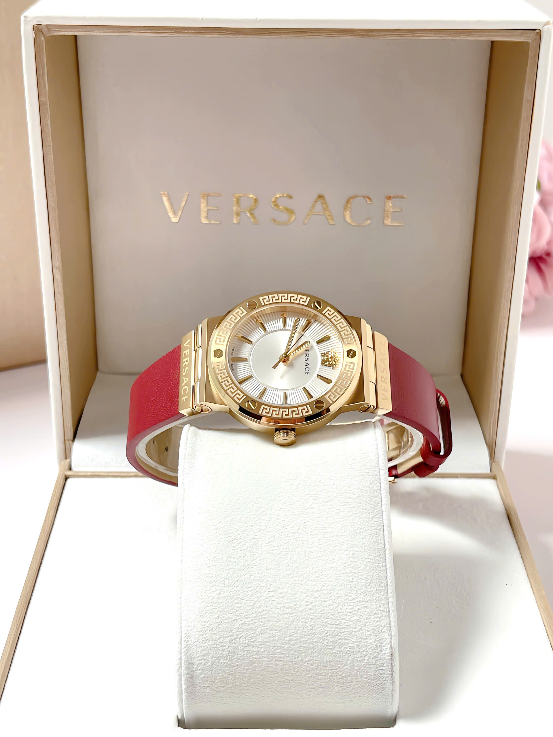 Đồng hồ Versace Greca Logo – Tuyên ngôn thời trang đậm chất Ý