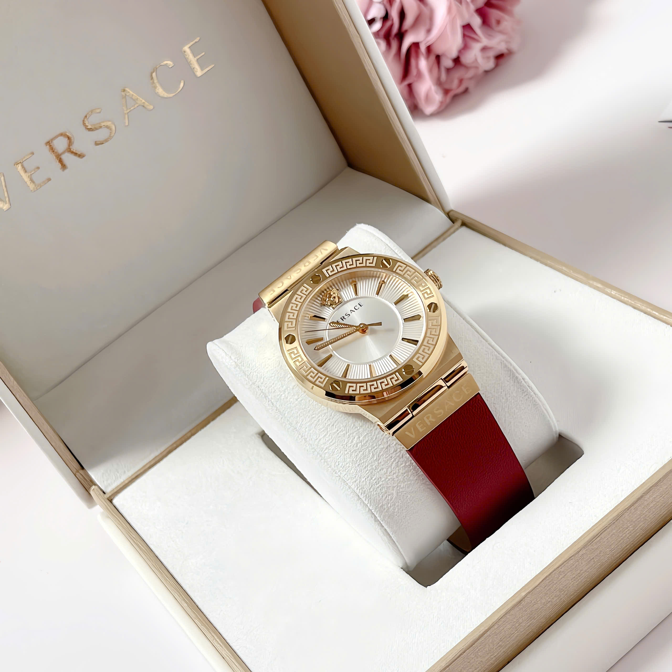 Đồng hồ Versace Greca Logo – Tuyên ngôn thời trang đậm chất Ý