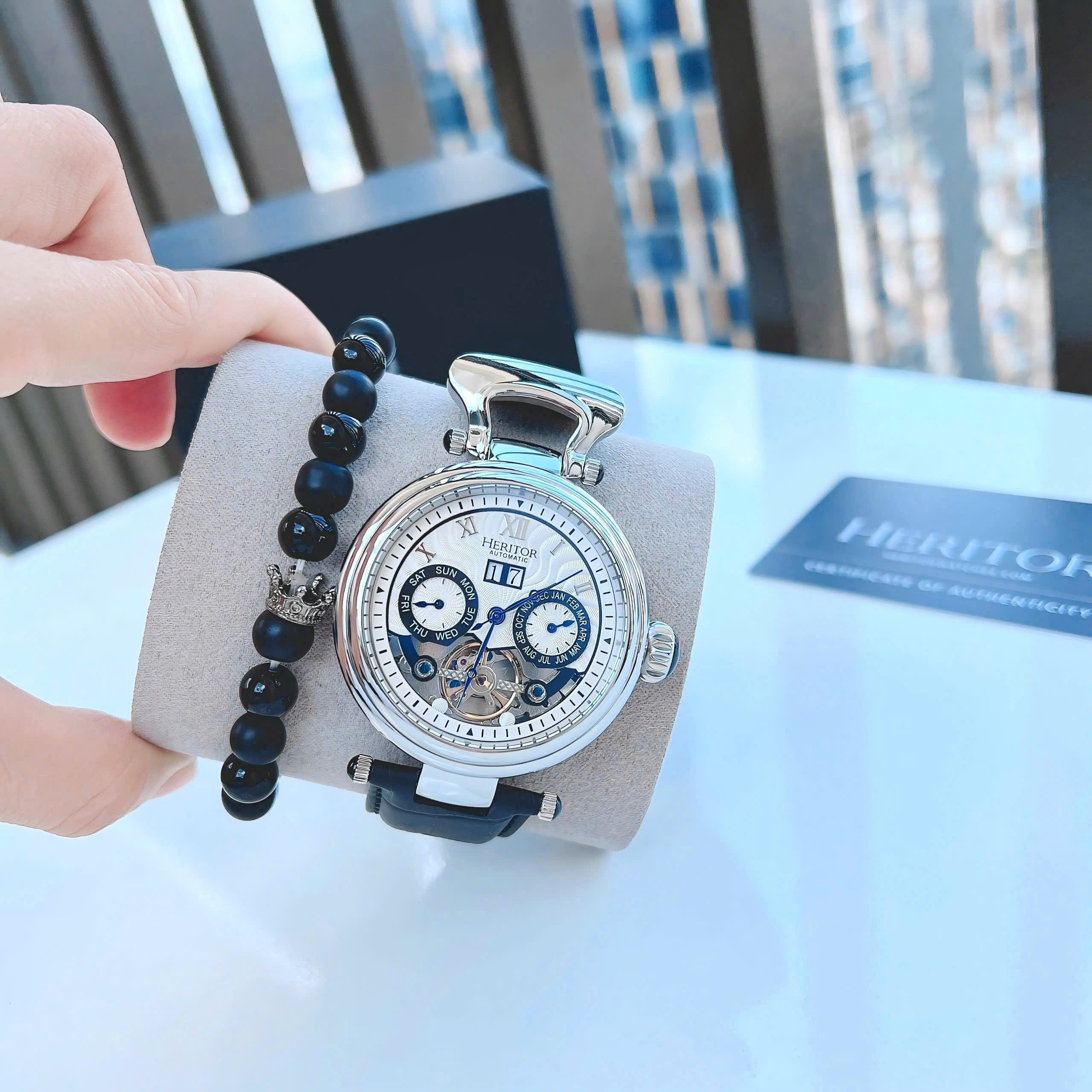 Heritor HR3301 – Đồng hồ nam lộ cơ “hở tim” đầy mê hoặc cho quý ông hiện đại