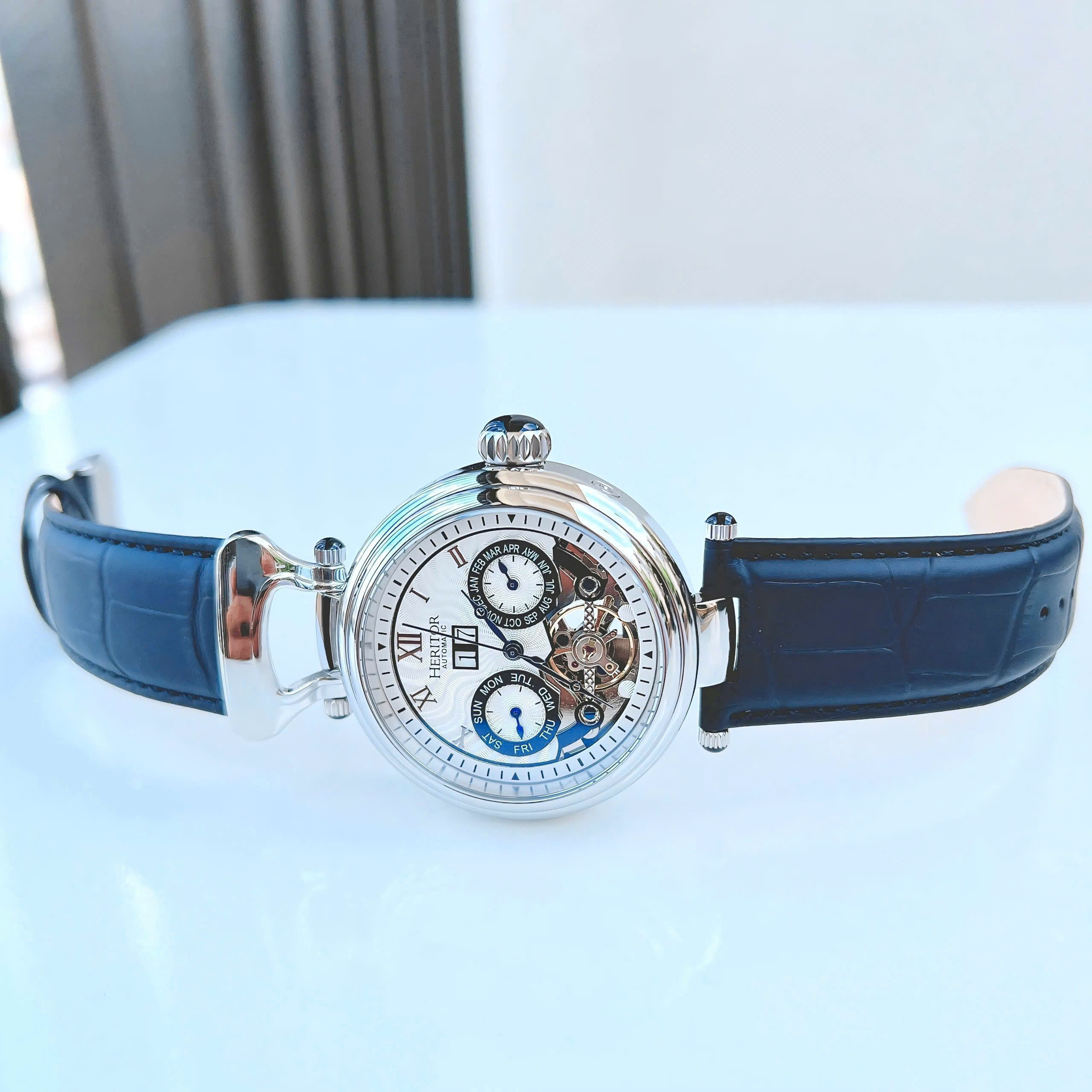 Heritor HR3301 – Đồng hồ nam lộ cơ “hở tim” đầy mê hoặc cho quý ông hiện đại