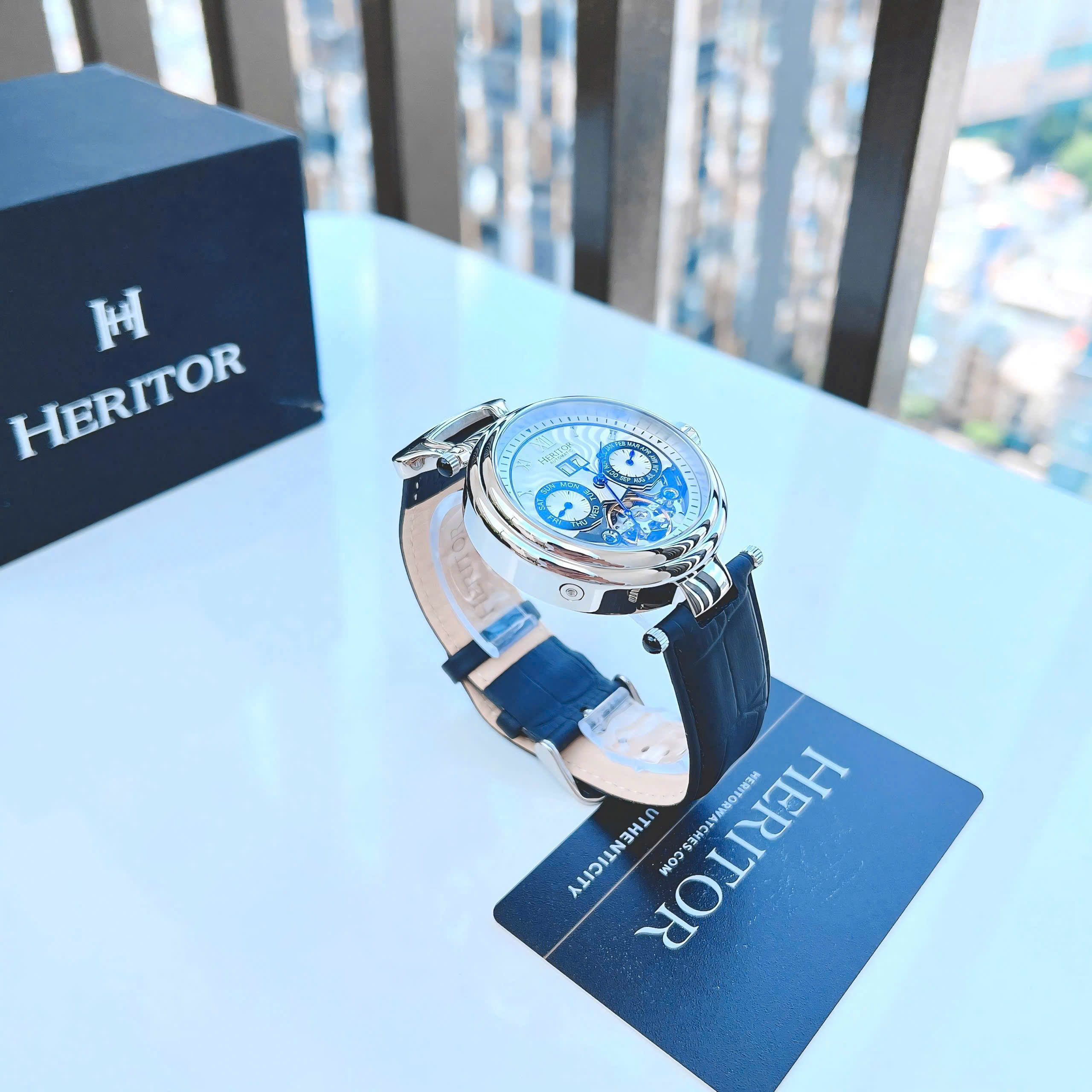 Heritor HR3301 – Đồng hồ nam lộ cơ “hở tim” đầy mê hoặc cho quý ông hiện đại