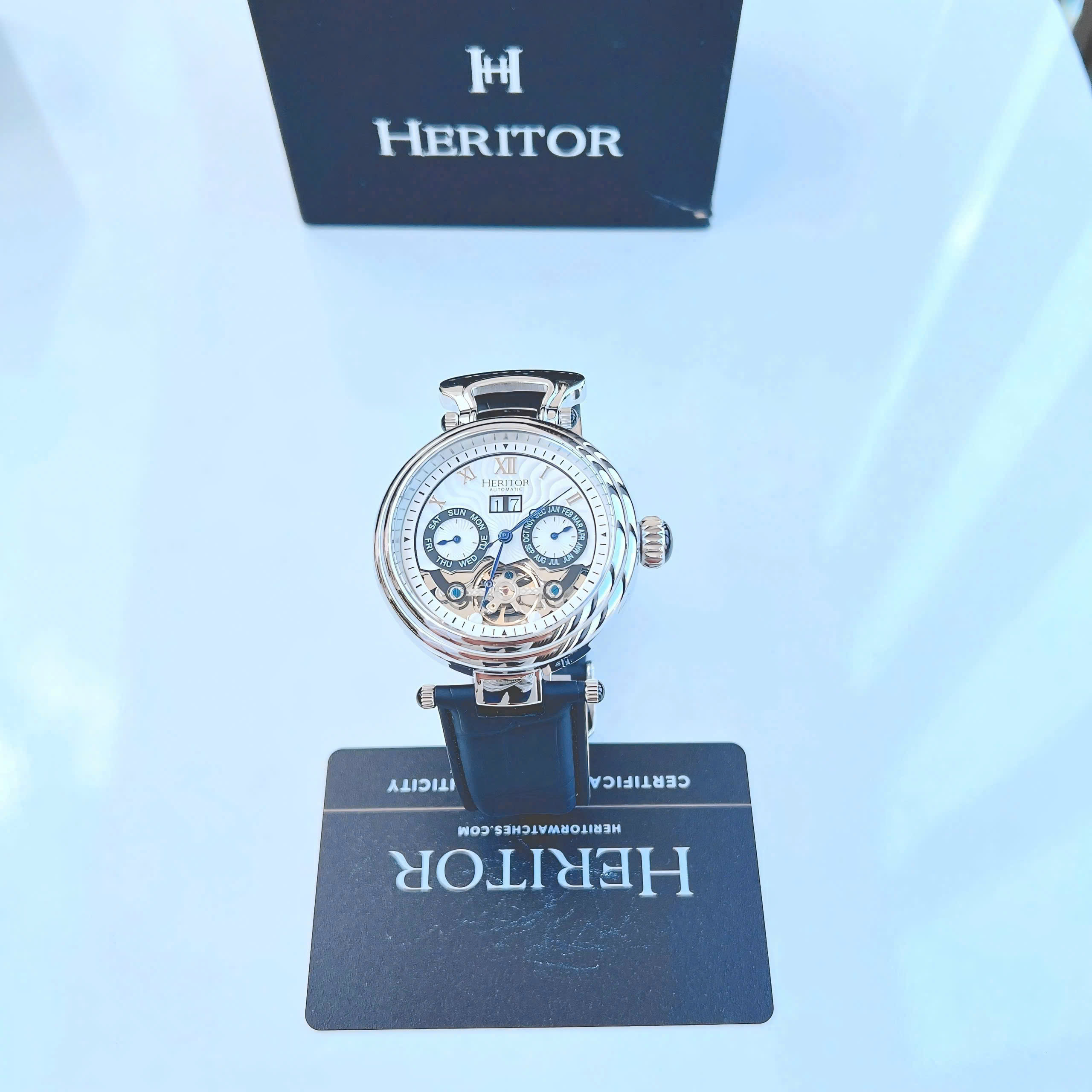 Heritor HR3301 – Đồng hồ nam lộ cơ “hở tim” đầy mê hoặc cho quý ông hiện đại