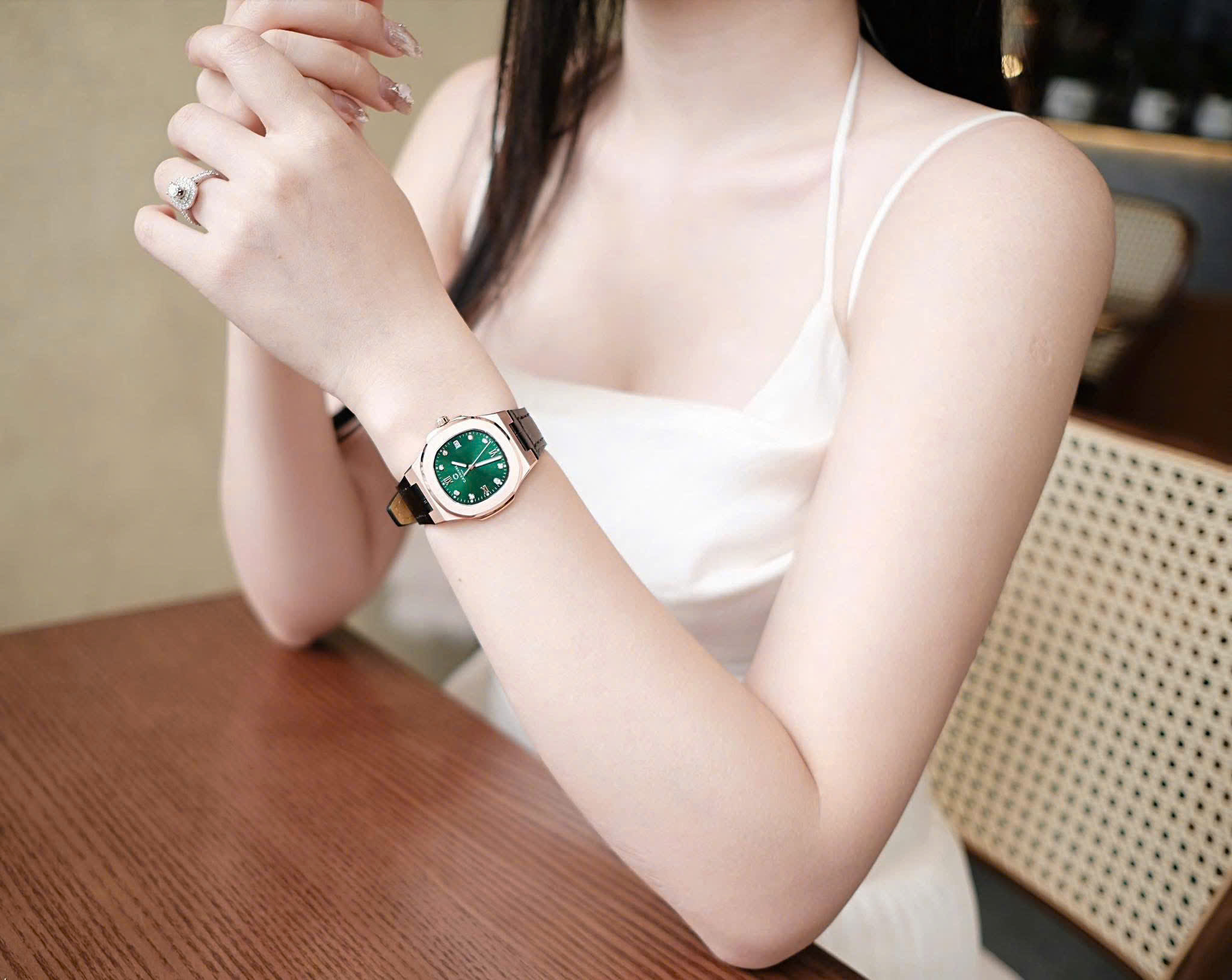 Carnival 8160L – Siêu phẩm đồng hồ nữ 2025 lấy cảm hứng từ Patek Philippe, sang trọng không kém tiền tỷ