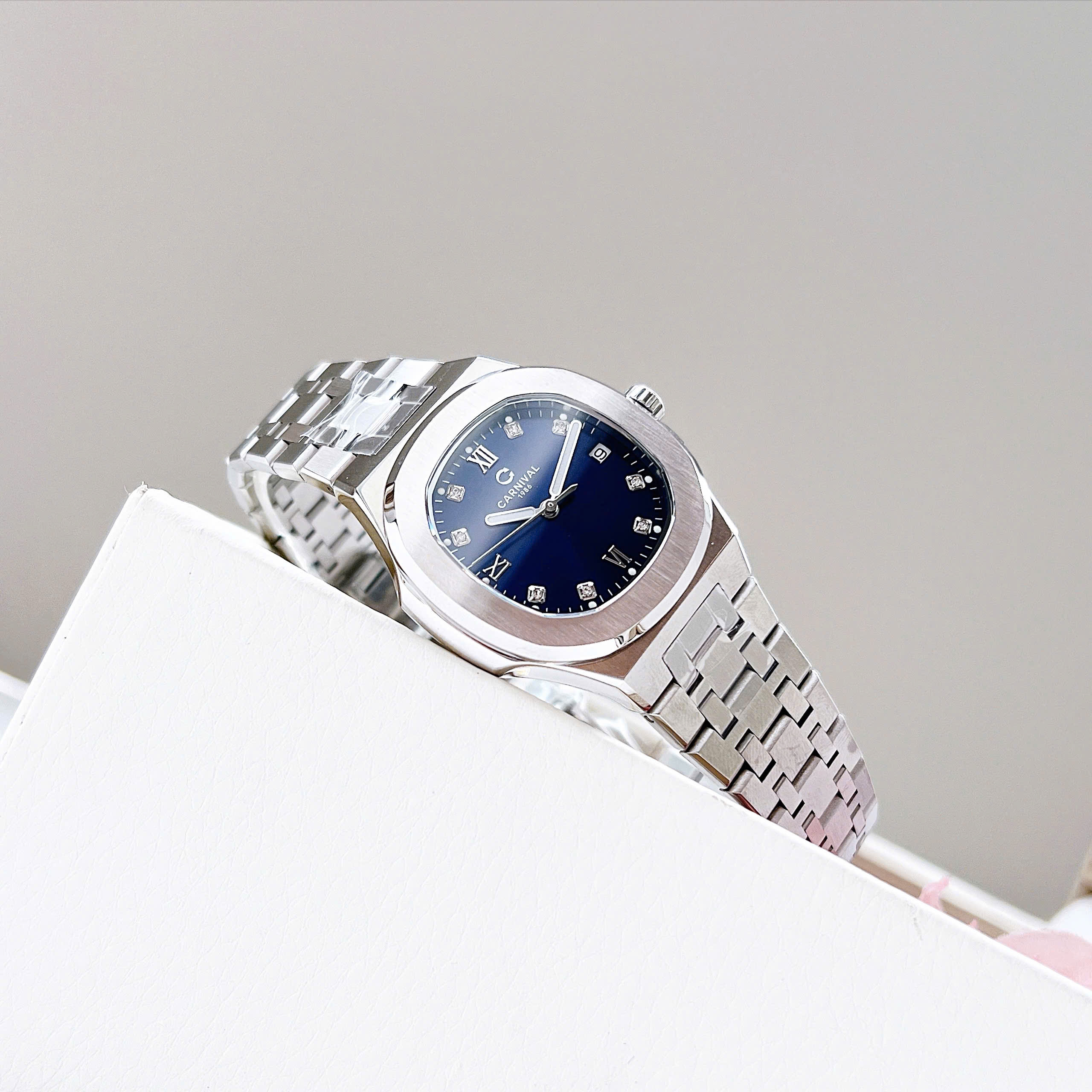 Carnival 8160L – Siêu phẩm đồng hồ nữ 2025 lấy cảm hứng từ Patek Philippe, sang trọng không kém tiền tỷ