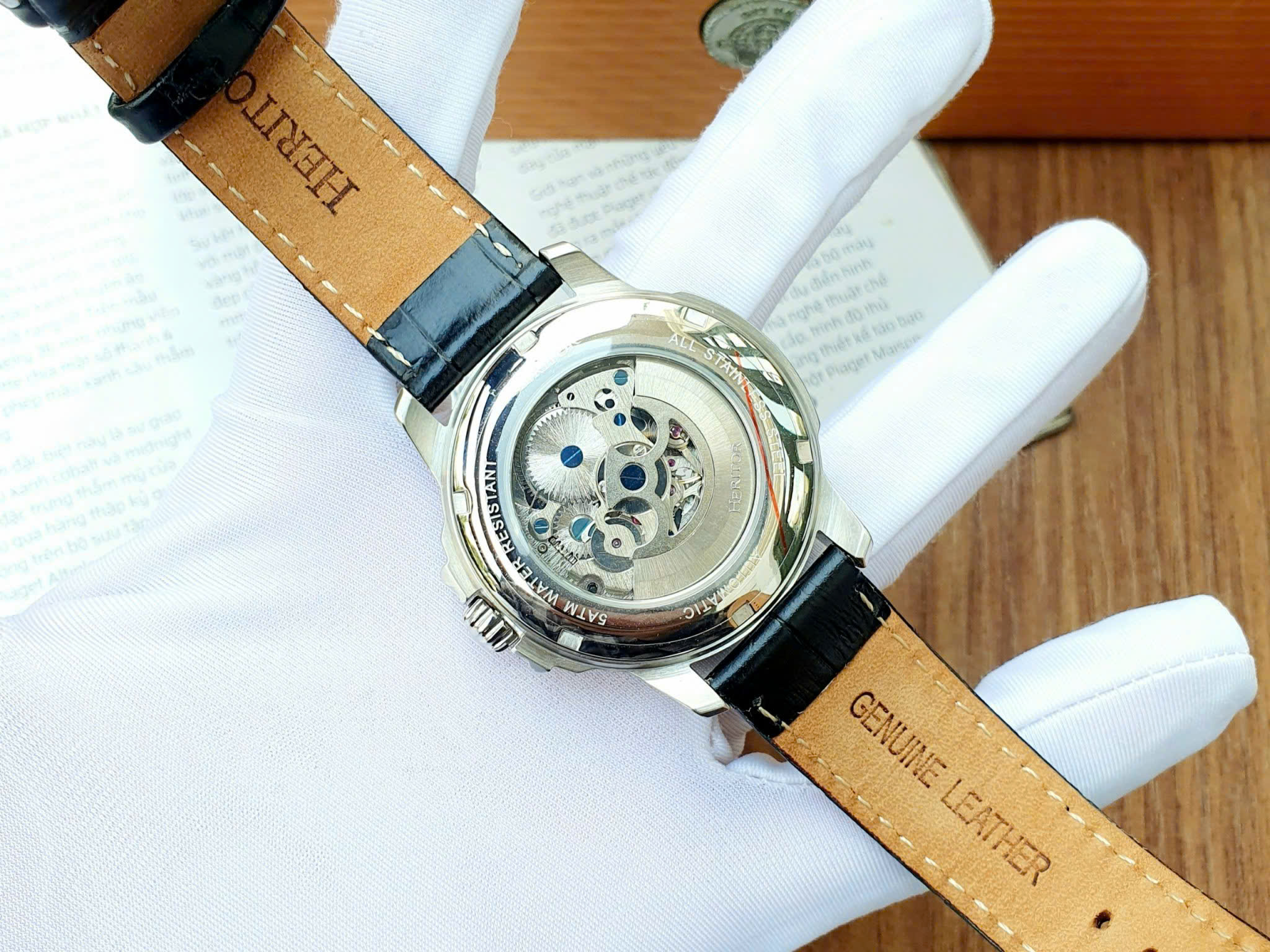 Đồng hồ Nam Heritor Theo HER1702 – Đồng hồ lộ cơ mặt đen, định hình phong cách nam giới hiện đại