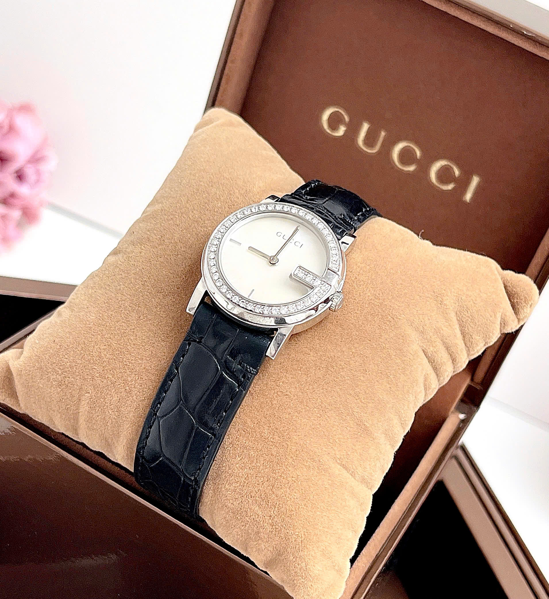 Gucci G-Diamond 101L – Siêu phẩm đồng hồ nữ đính kim cương, khảm trai sang trọng không thể thiếu trong bộ sưu tập phái đẹp