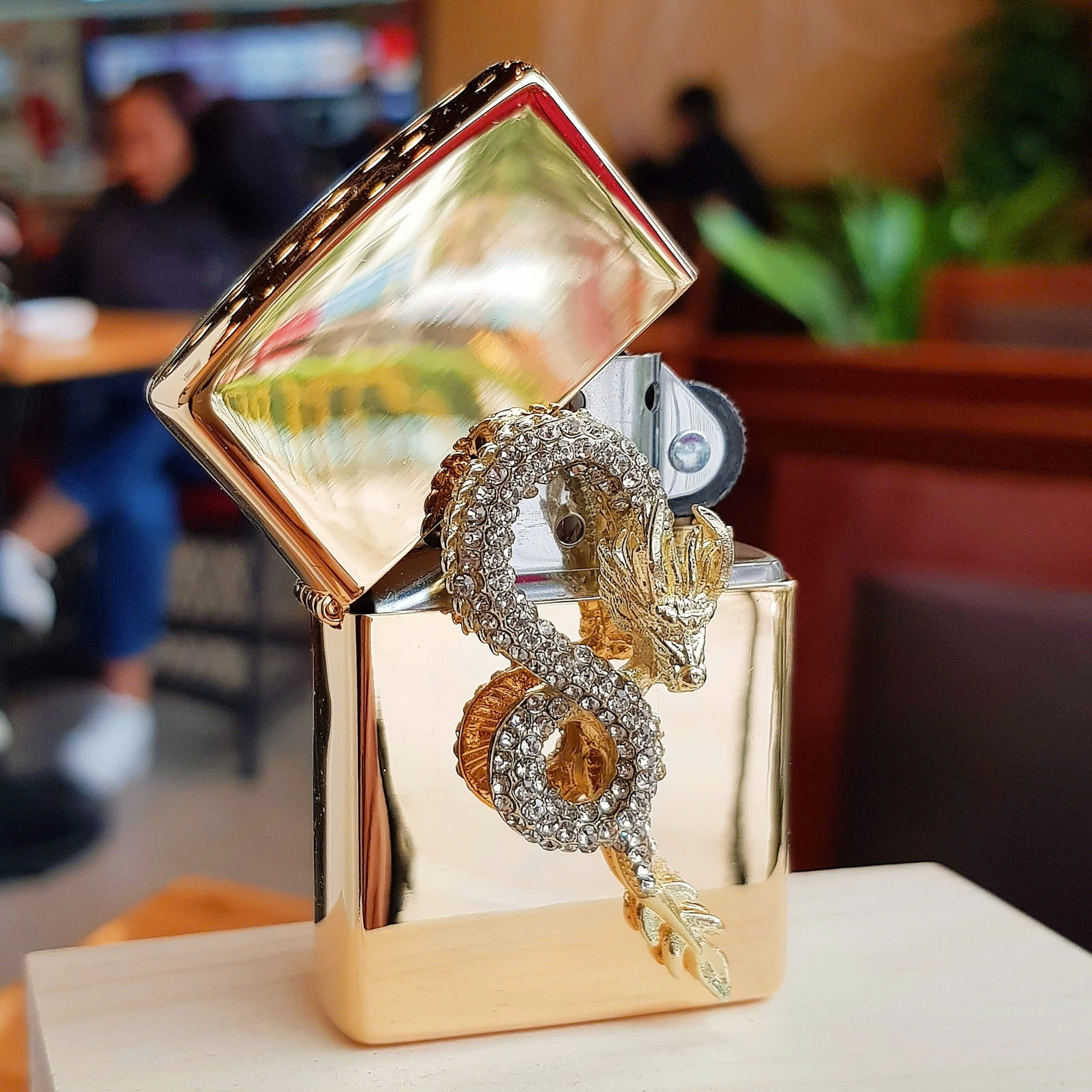 Bật lửa zippo tại Quảng Bình - Rồng Mạ Vàng 23K – Biểu tượng của quyền lực, phú quý và đẳng cấp thượng lưu