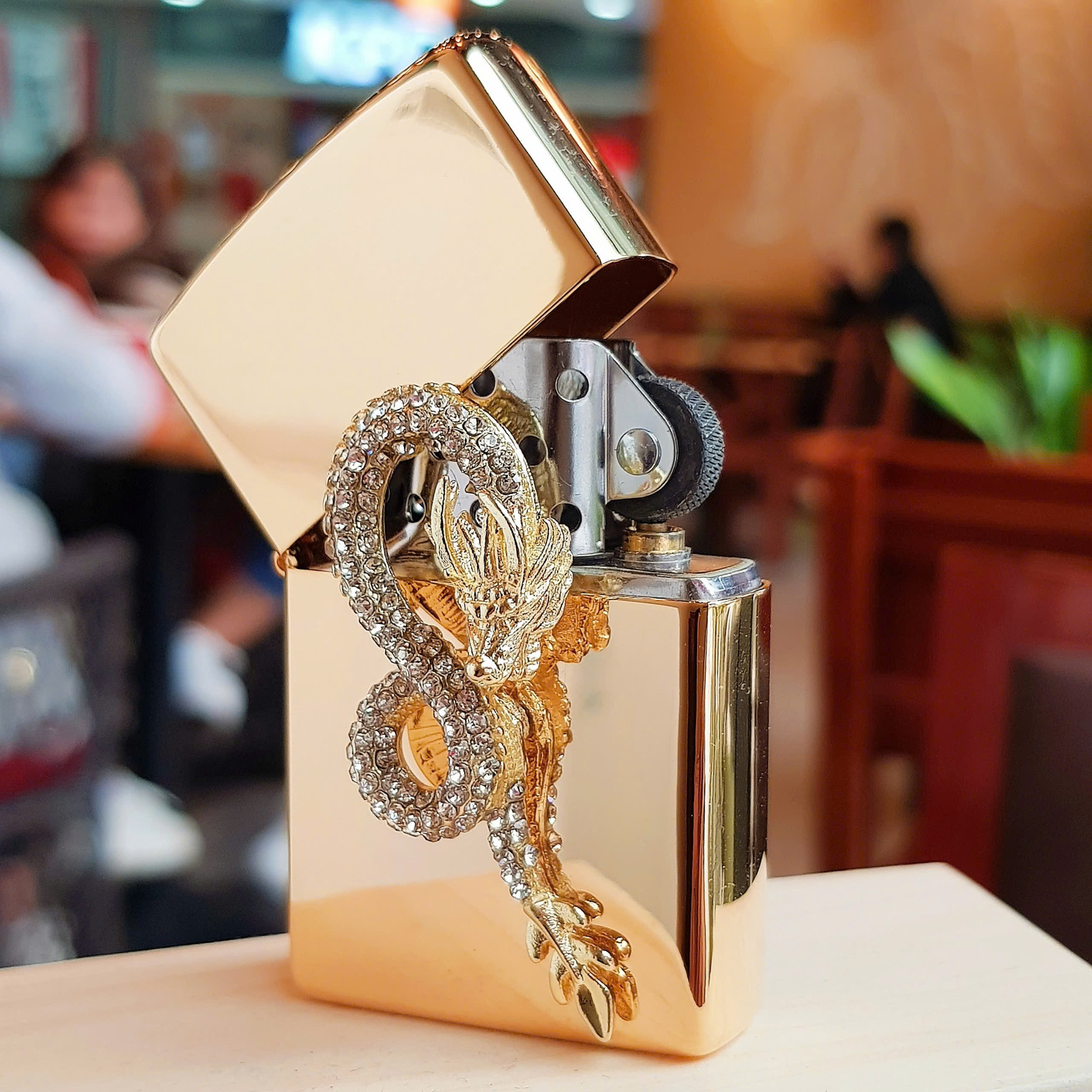 Bật lửa zippo tại Quảng Bình - Rồng Mạ Vàng 23K – Biểu tượng của quyền lực, phú quý và đẳng cấp thượng lưu