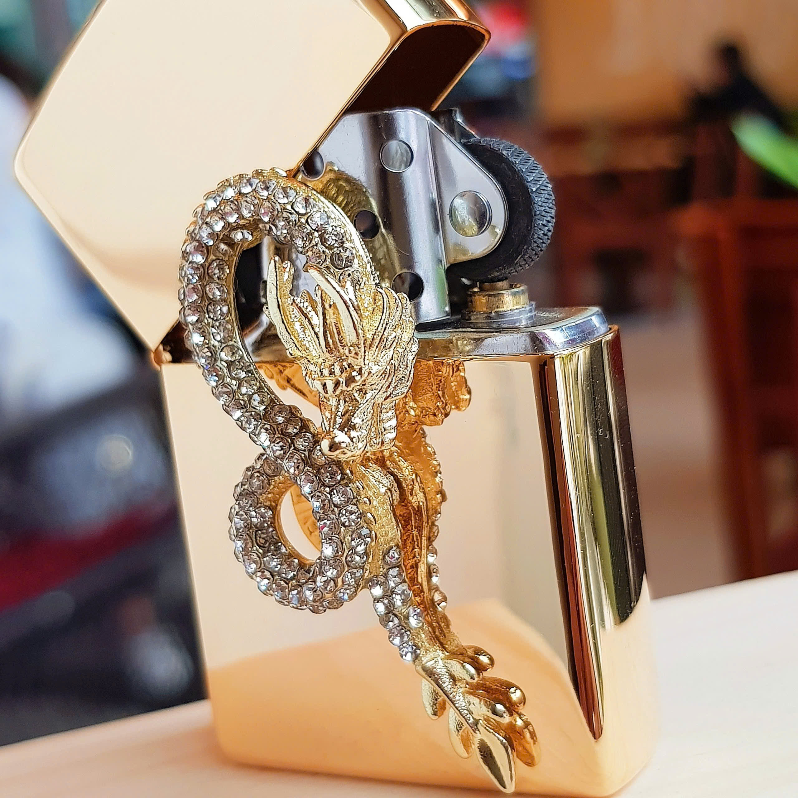 Bật lửa zippo tại Quảng Bình - Rồng Mạ Vàng 23K – Biểu tượng của quyền lực, phú quý và đẳng cấp thượng lưu