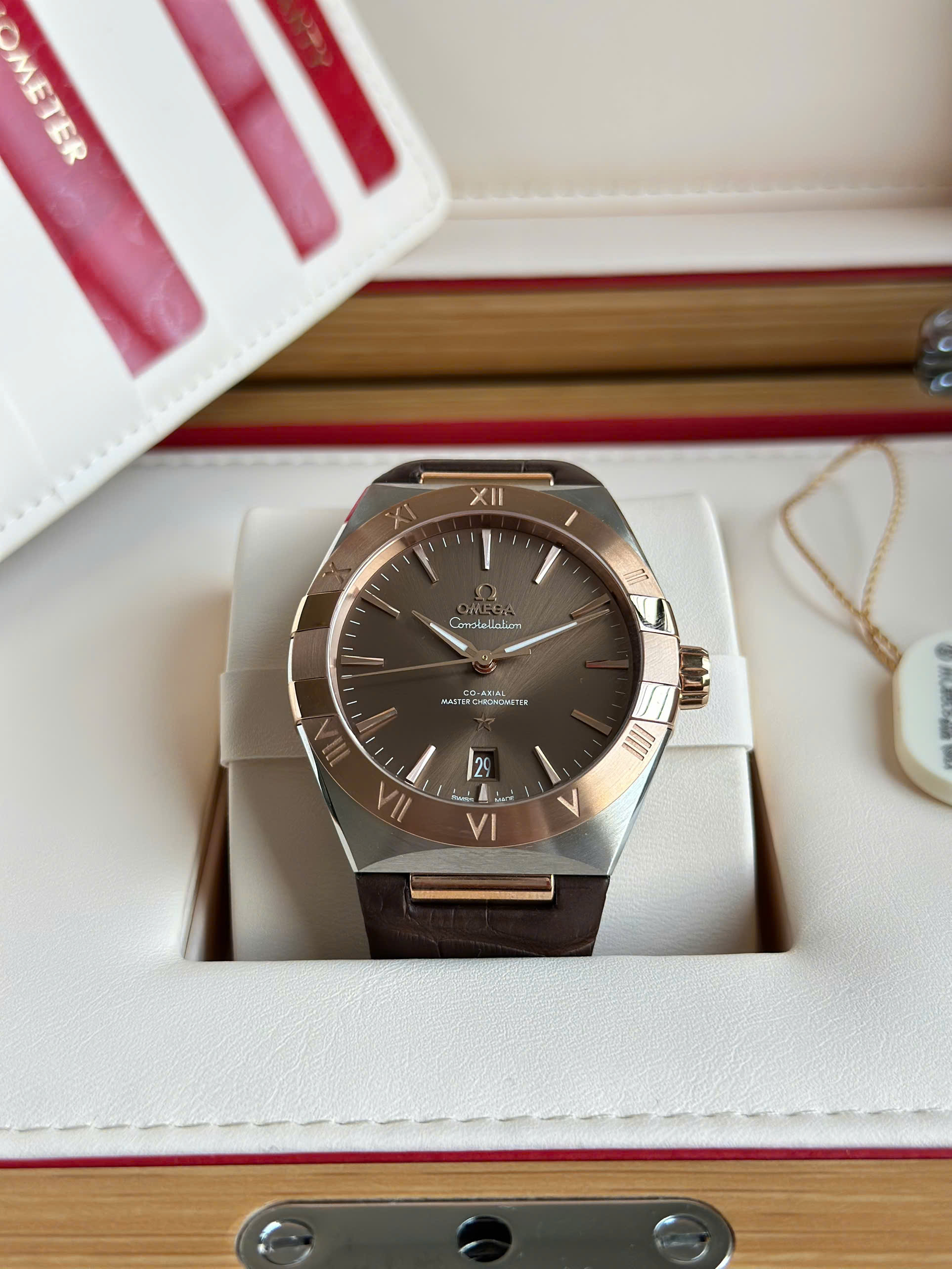 Đồng hồ Omega Constellation Co-Axial Master Chronometer 39mm 131.23.39.20.13.001 – Sự kết hợp hoàn hảo giữa sang trọng hiện đại và tinh hoa chế tác Thụy Sĩ 13123392013001