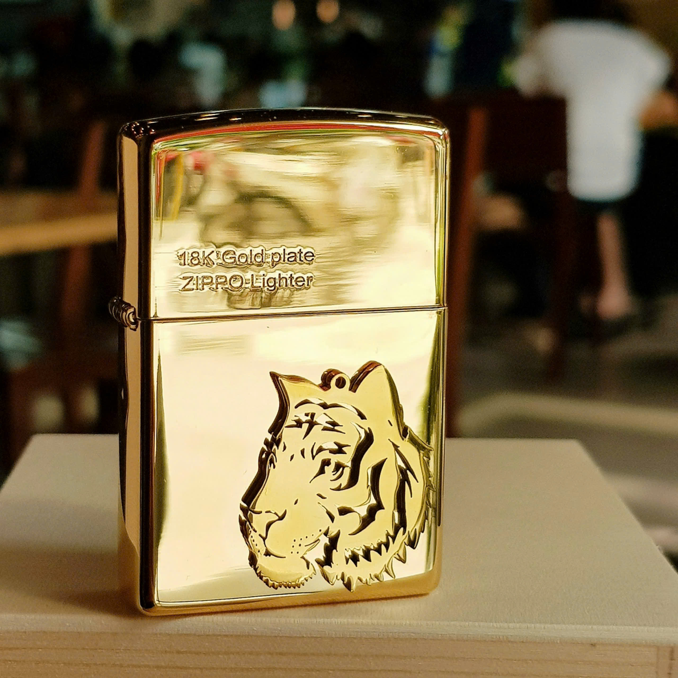 Bật lửa Zippo Hổ Mạ Vàng 23K – Biểu tượng quyền lực và đẳng cấp