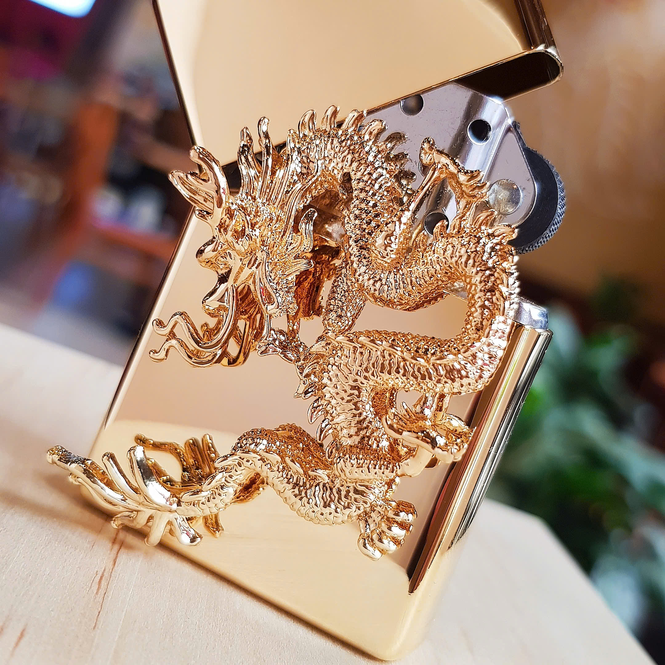 Bật lửa Zippo Rồng Mạ Vàng 23K – Biểu Tượng Phú Quý, Quyền Lực Và Sang Trọng