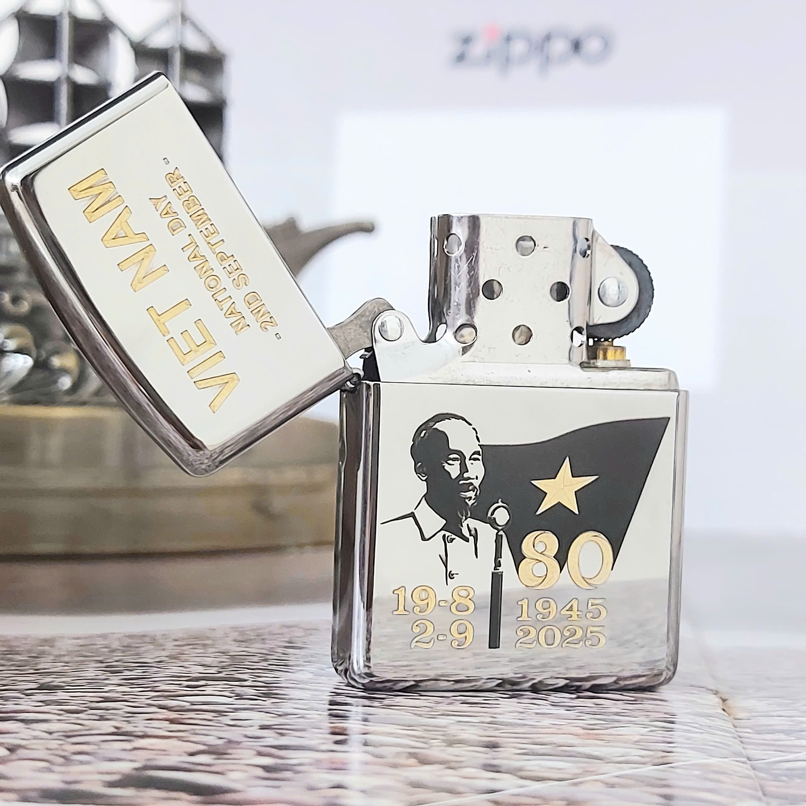 Zippo Kỷ Niệm 80 Năm Quốc Khánh Việt Nam – Sự Giao Thoa Giữa Di Sản Lịch Sử và Nghệ Thuật Sưu Tầm