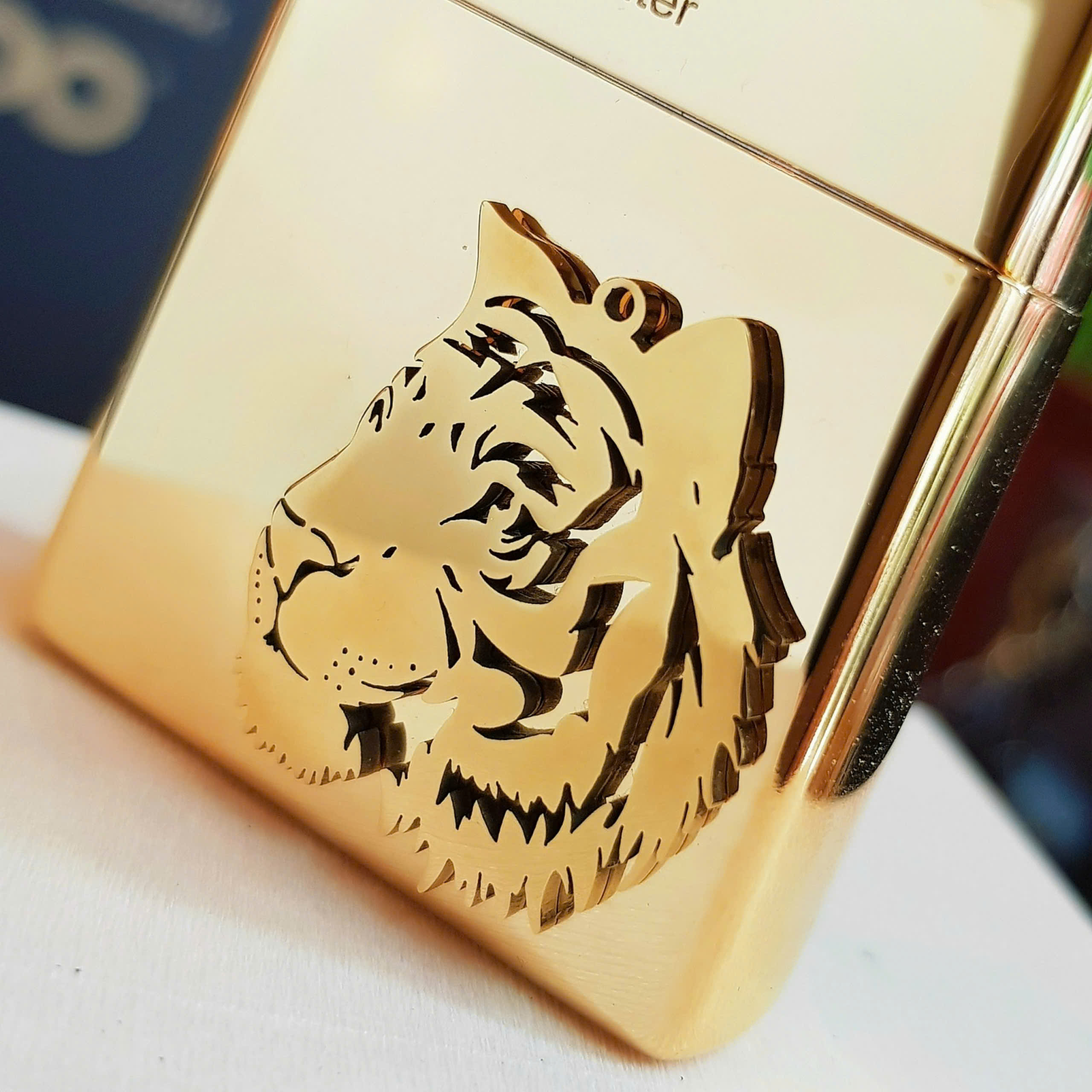 Bật lửa Zippo Hổ Mạ Vàng 23K – Biểu tượng quyền lực và đẳng cấp