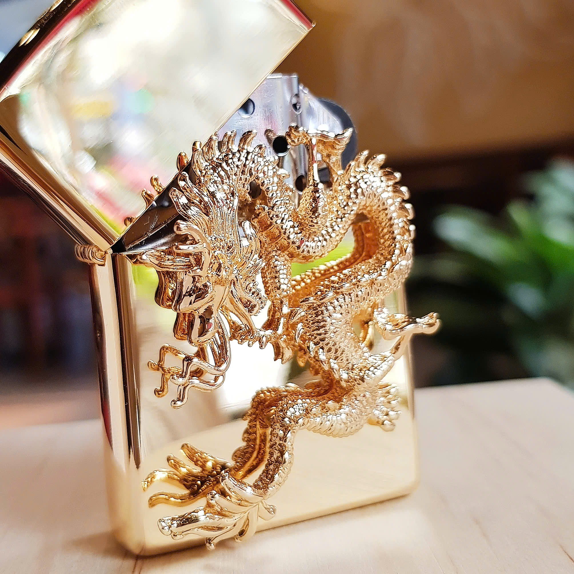 Bật lửa Zippo Rồng Mạ Vàng 23K – Biểu Tượng Phú Quý, Quyền Lực Và Sang Trọng