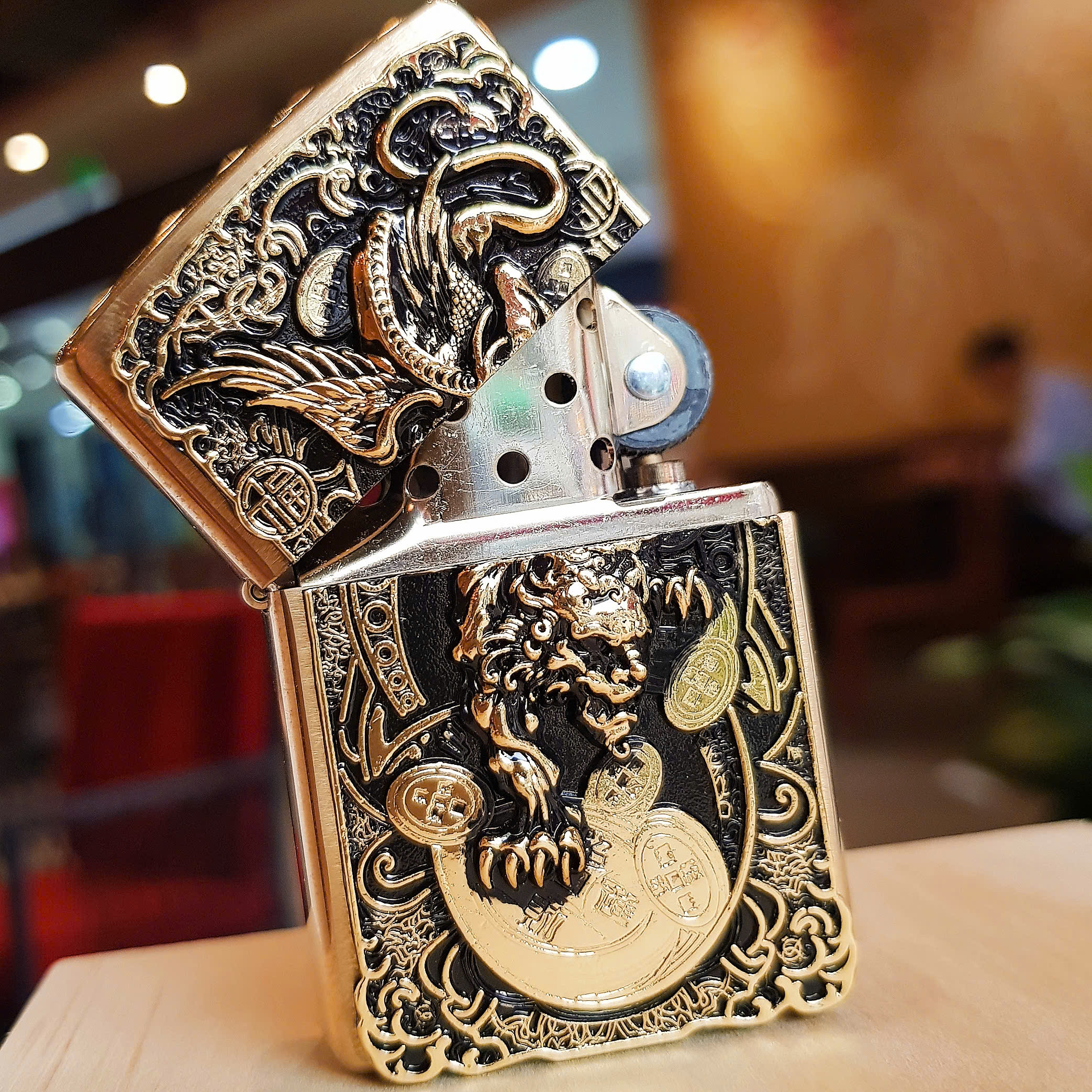 Bật lửa Zippo Kỳ lân ngậm kim tiền – Biểu tượng tài lộc và may mắn