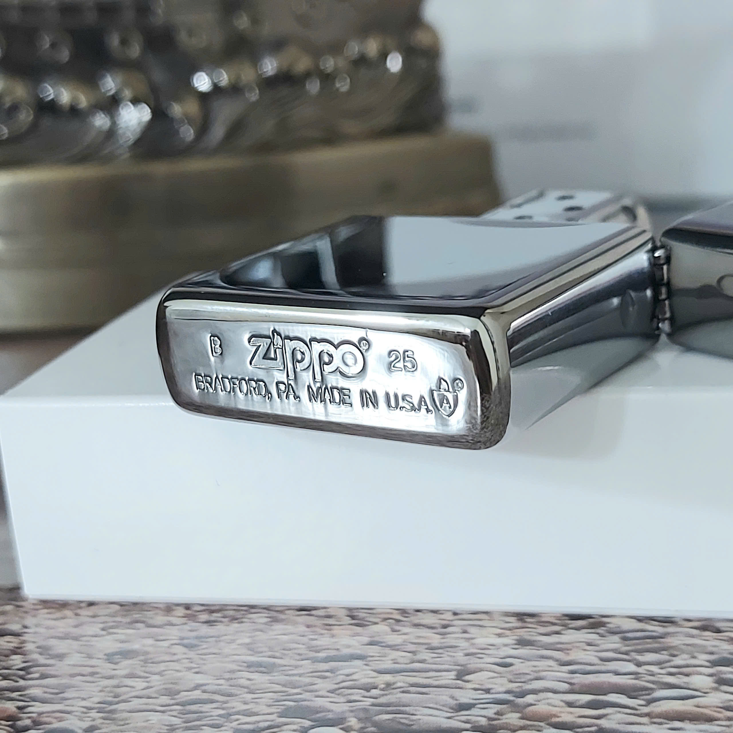 Zippo Kỷ Niệm 80 Năm Quốc Khánh Việt Nam – Sự Giao Thoa Giữa Di Sản Lịch Sử và Nghệ Thuật Sưu Tầm