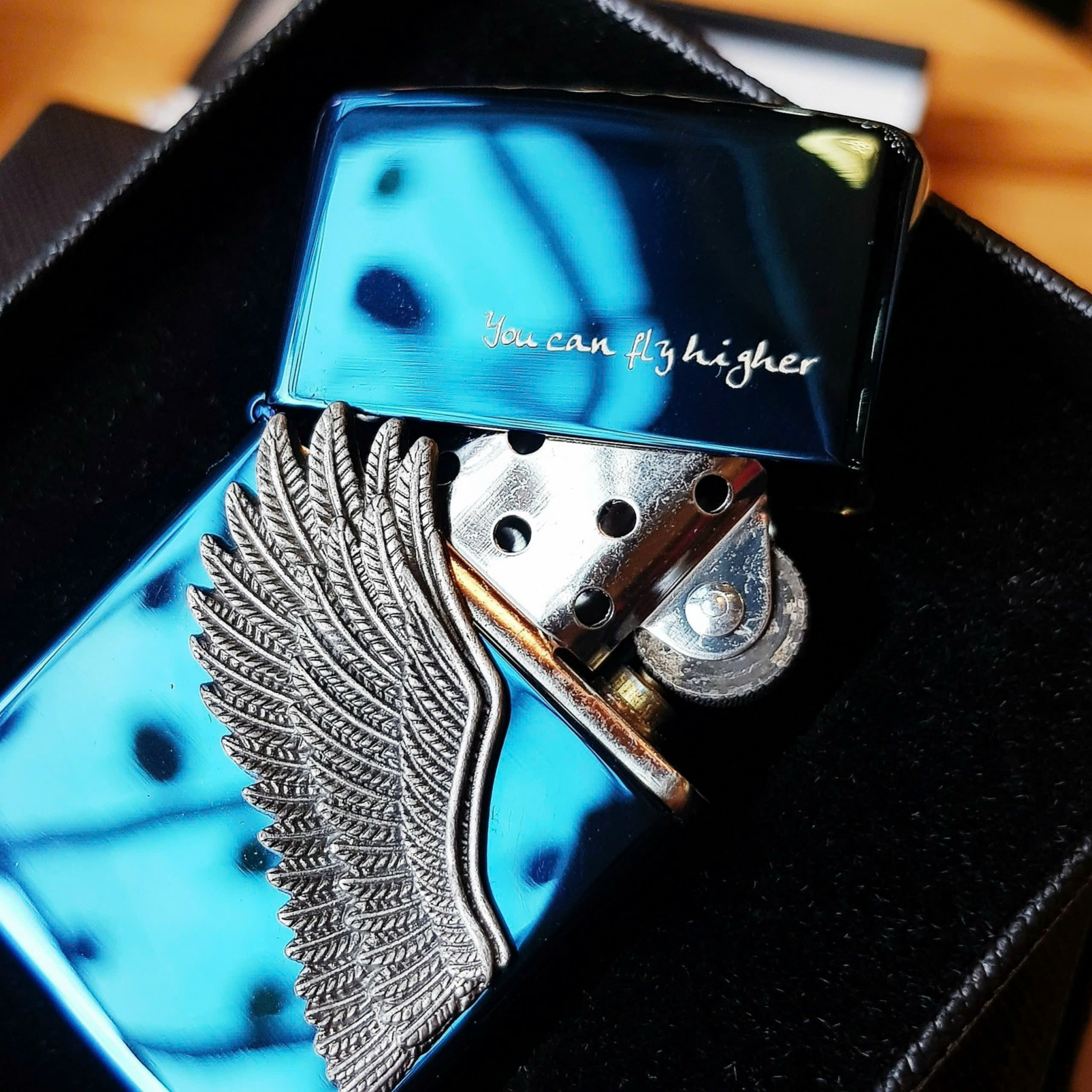 Bật lửa ZIPPO SWING PHIÊN BẢN MỚI NHẤT – BIỂU TƯỢNG CỦA TỰ DO VÀ THĂNG HOA