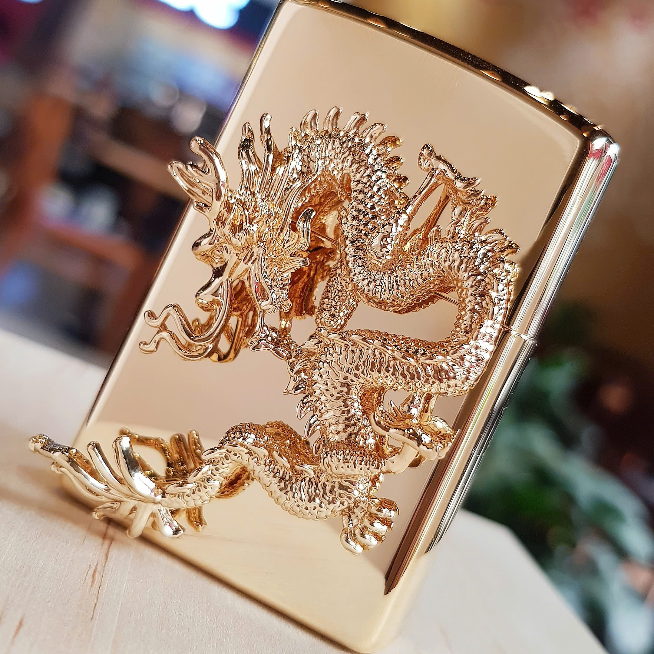 Bật lửa Zippo Rồng Mạ Vàng 23K – Biểu Tượng Phú Quý, Quyền Lực Và Sang Trọng