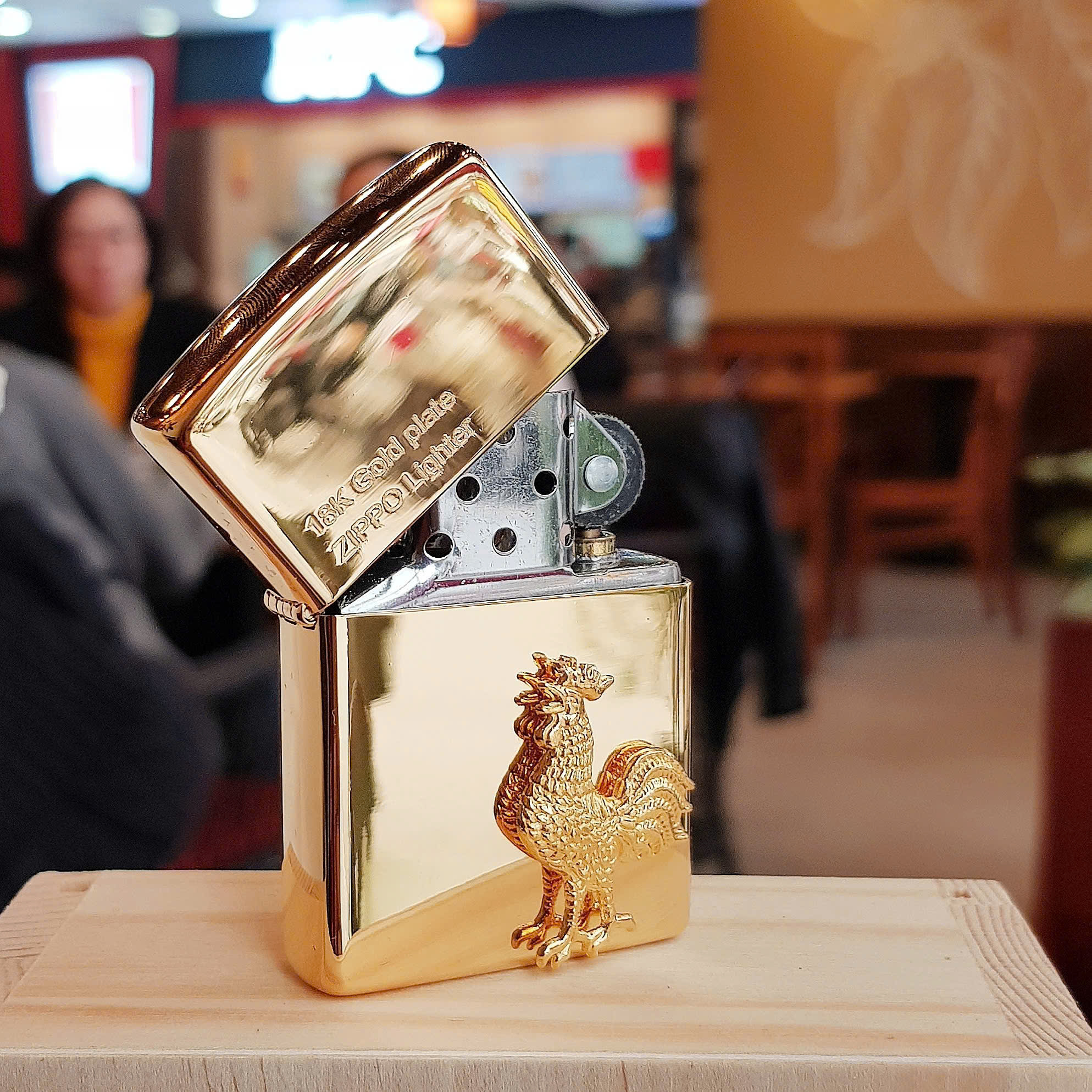 Zippo Tuổi Dậu Mạ Vàng 18K – Siêu Phẩm Mới Nhất 2025