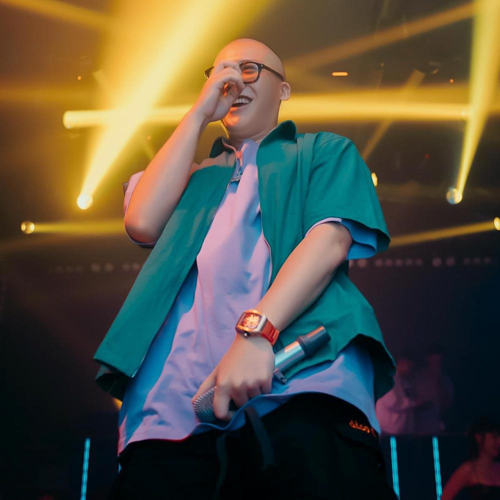 Quân K Đi Vào Bar