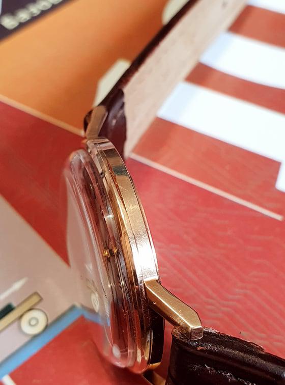 Đồng hồ cổ Poljot 17 chân kính vàng đúc nguyên khối 583 của Liên Xô mặt huyết