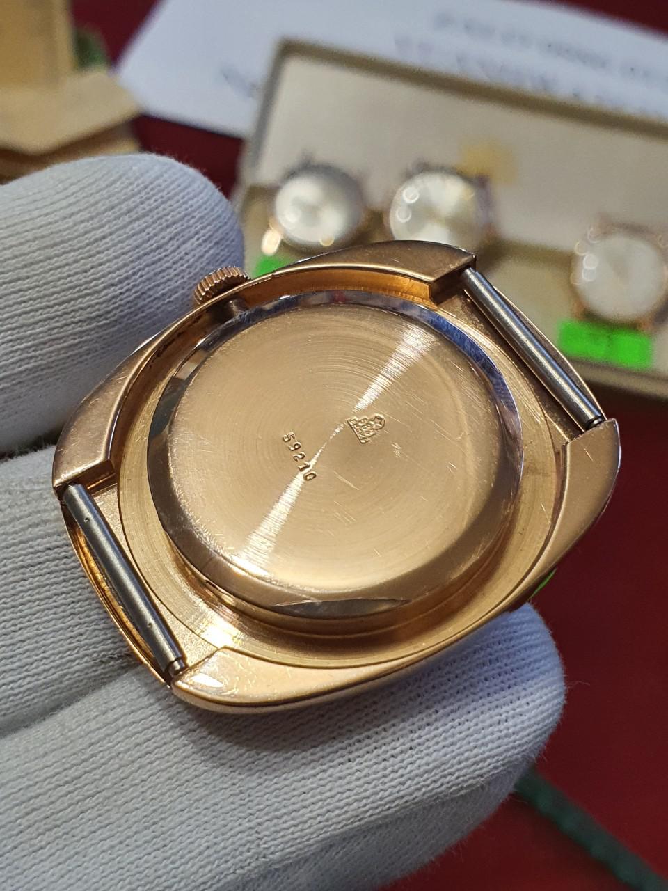Đồng hồ cổ Liên Xô - Đồng hồ Raketa trứng vàng 583 dành cho sỹ quan cao cấp