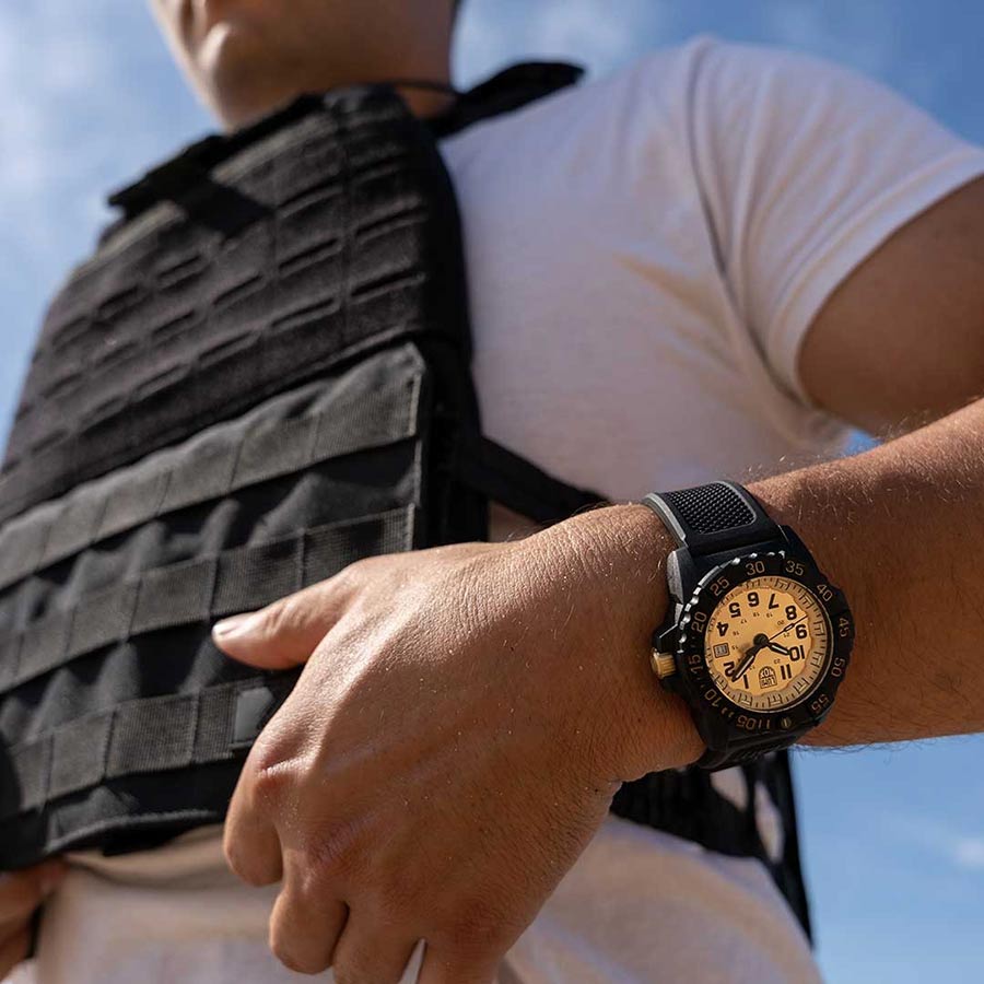 Đồng Hồ Nam Luminox Navy SEAL Gold, 45mm, Military / Diver Watch Màu Đen