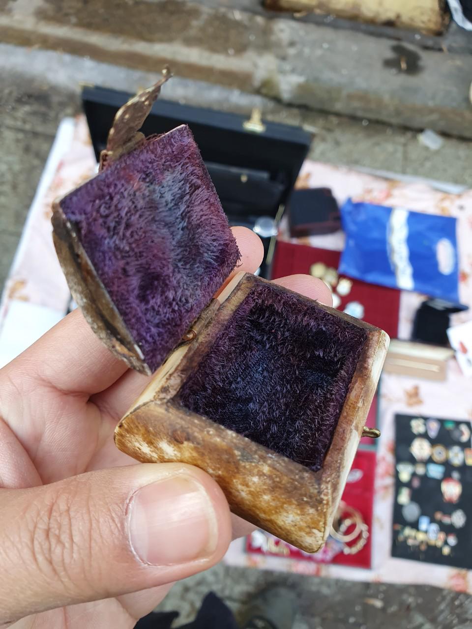 Hộp đựng bằng xương Liên Xô
