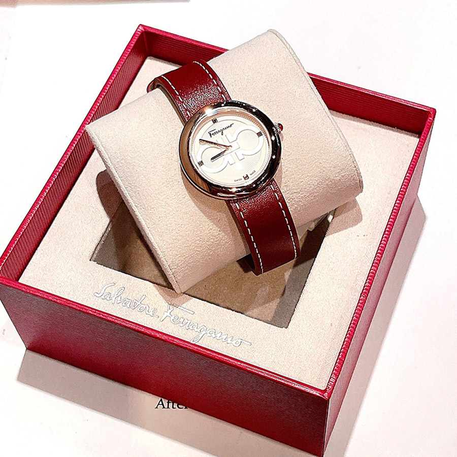 Đồng Hồ Nữ Salvatore Ferragamo Watches Chic Gancini SFMF00221 32mm Màu Đỏ Mận