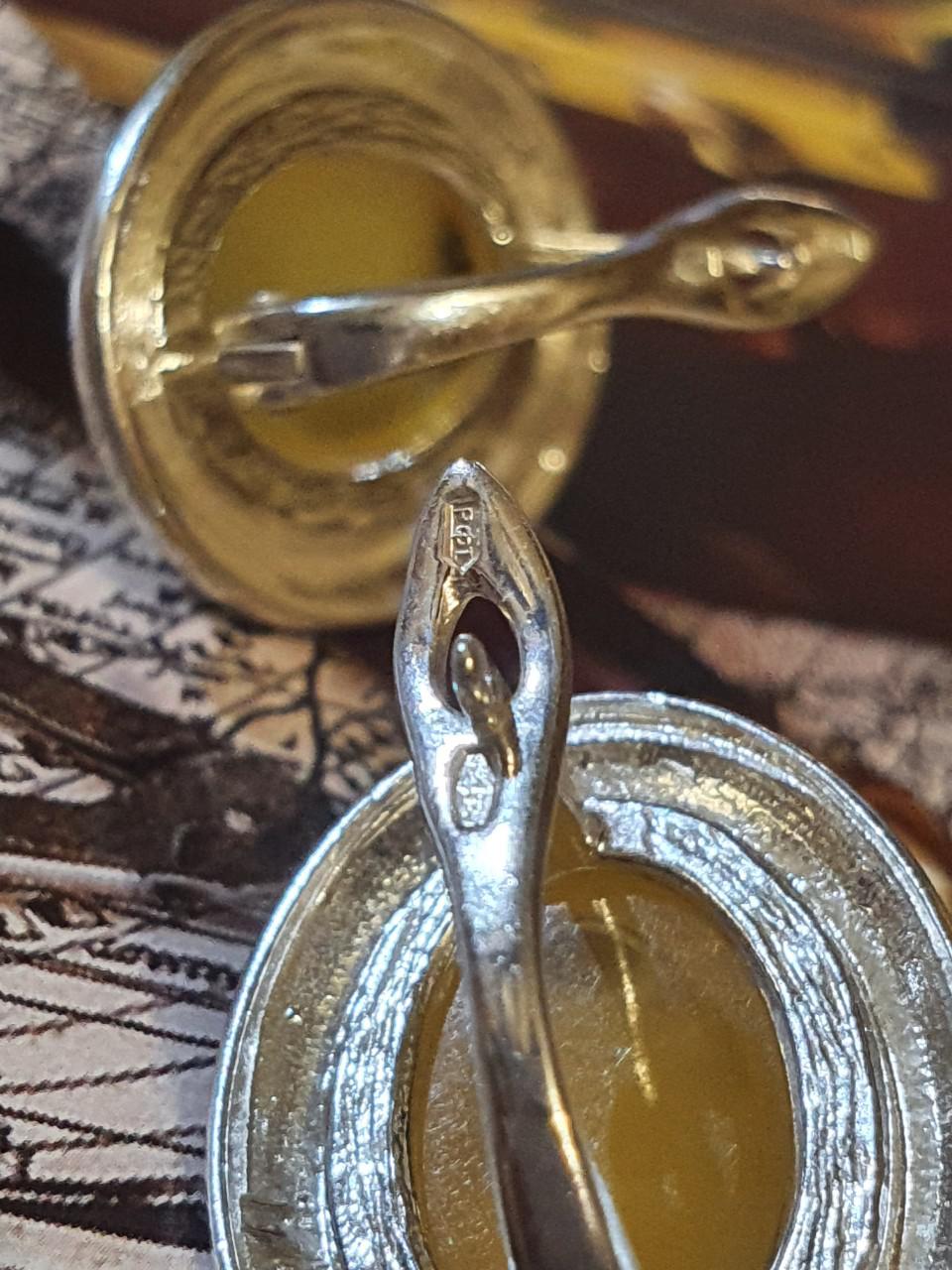 Bông tai Hổ phách - mặt vàng bơ, nhẫn bạc nguyên chất 925