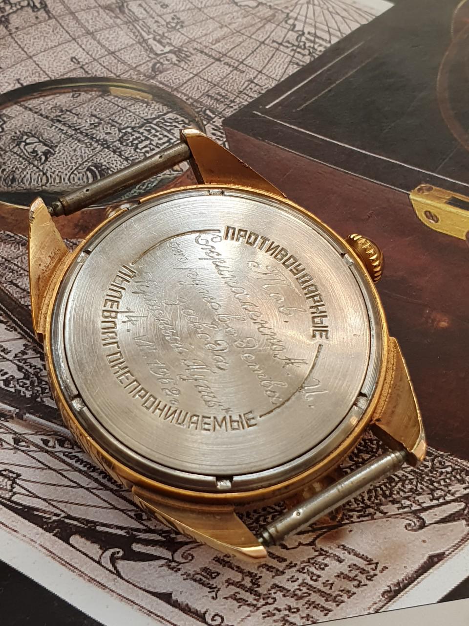 Đồng hồ Almaz Liên Xô 18 jewels bọc vàng Au20