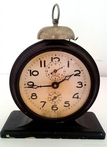 Đồng hồ báo thức Liên Xô