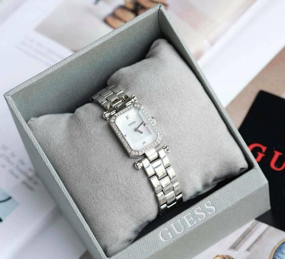 Đồng Hồ Nữ Guess W0107L1 Mặt Chữ Nhật Màu Bạc