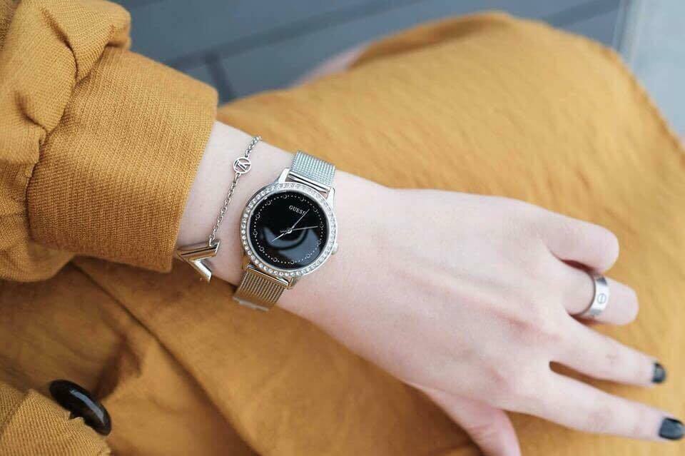 Đồng Hồ Nữ Guess W0647L5 Dây Lưới Thanh Lịch Màu Bạc Đen