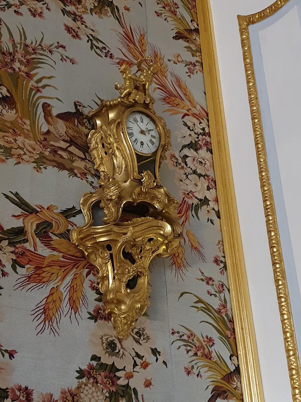 Đồng hồ cổ Châu Âu ở Cung điện Mùa Hè