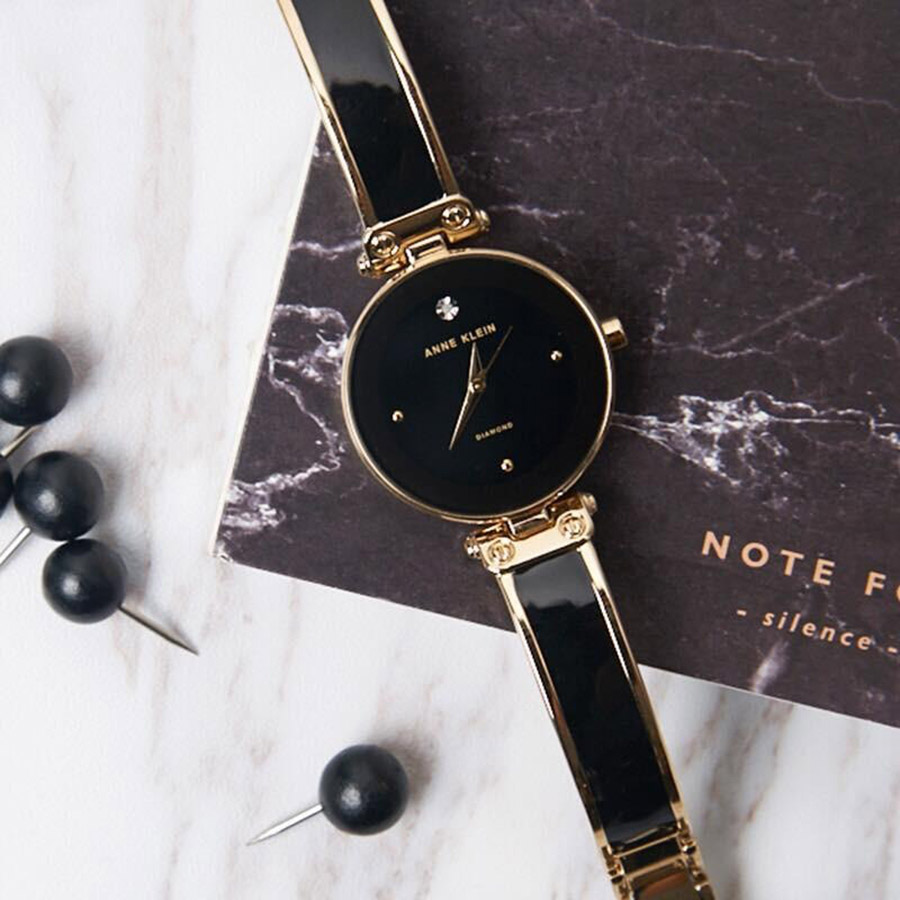 Đồng Hồ Nữ Anne Klein 1980BKGB Kiềng Lắc Màu Đen Vàng