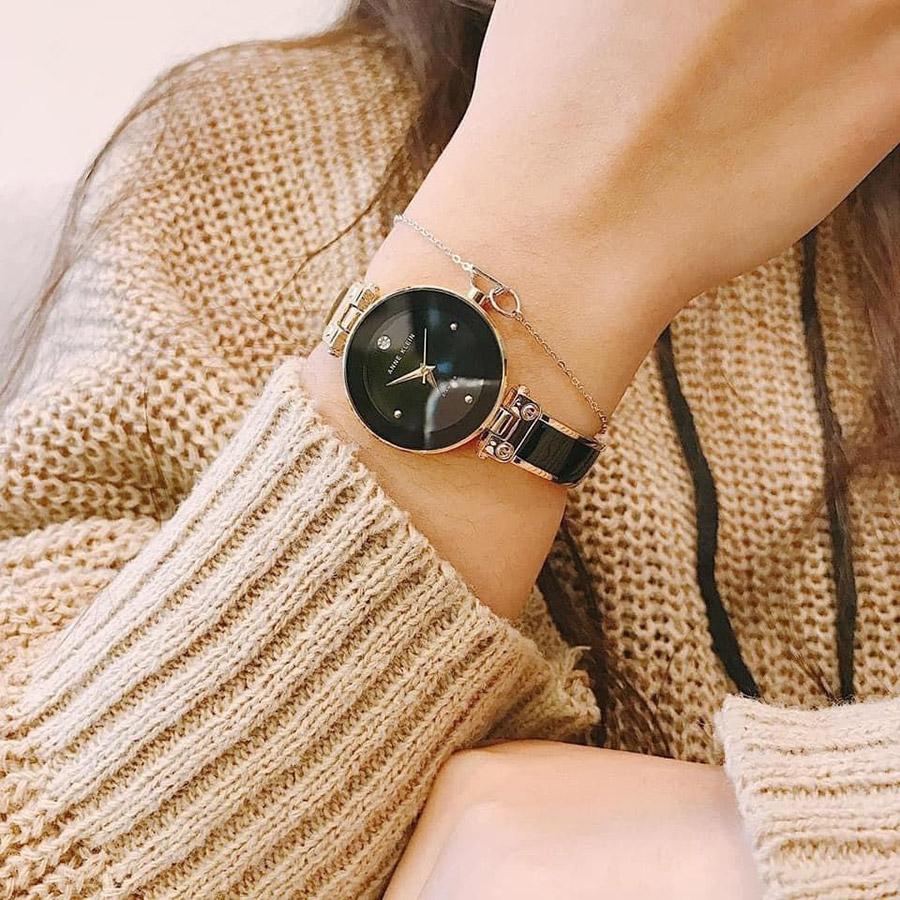 Đồng Hồ Nữ Anne Klein 1980BKGB Kiềng Lắc Màu Đen Vàng