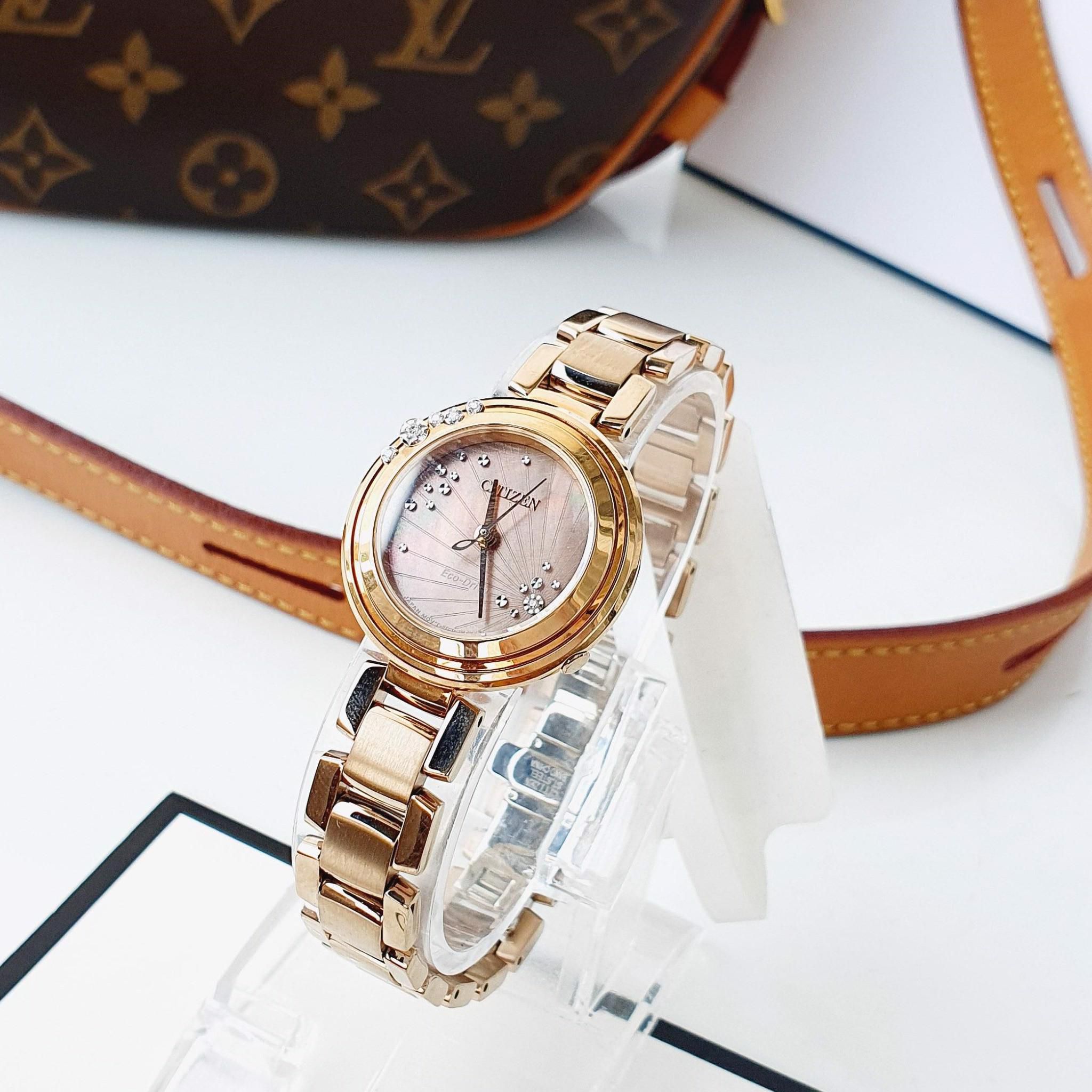 Đồng hồ Citizen Eco drive EM0463-51Y