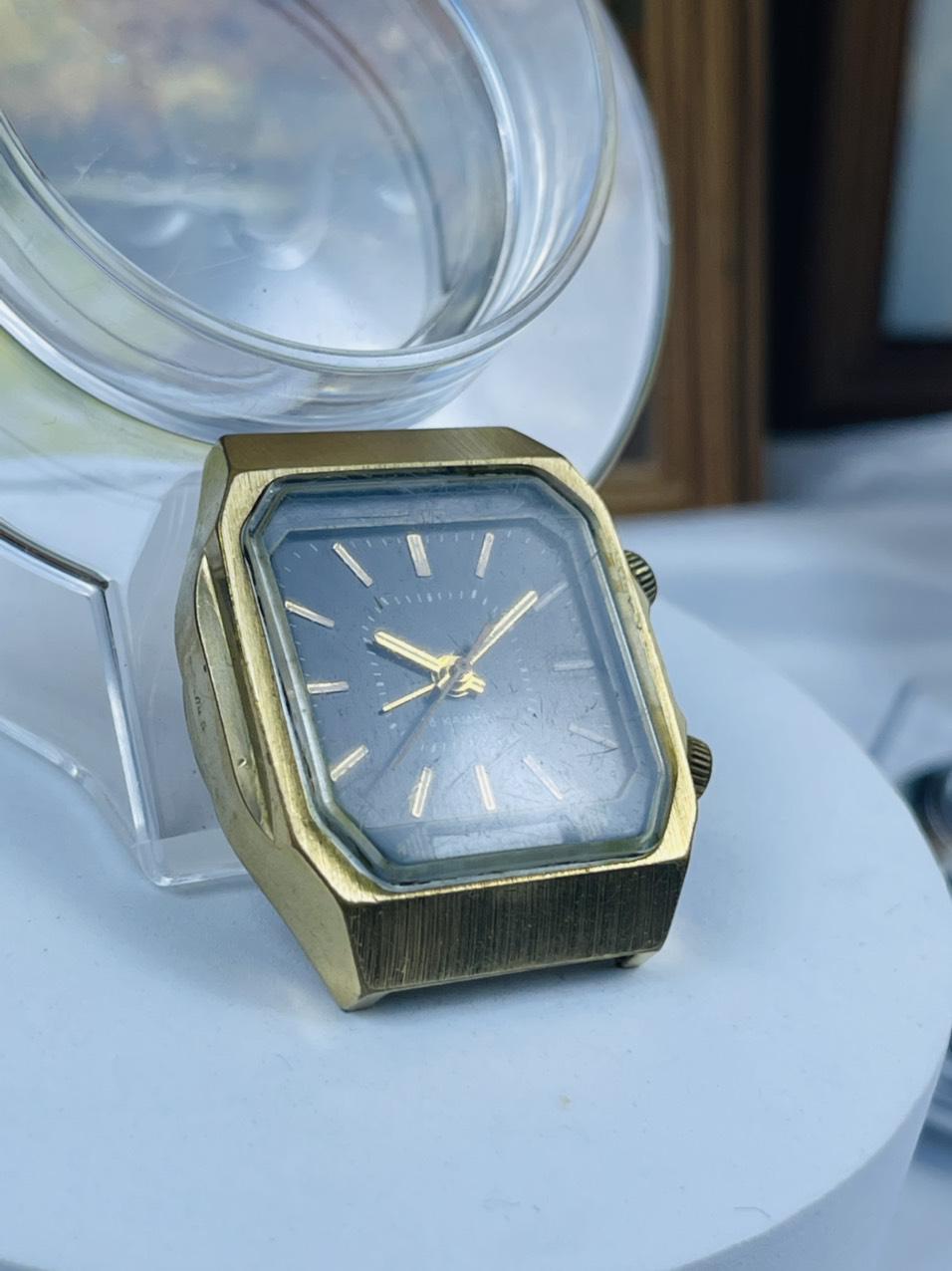 Đồng hồ Poljot chuông reo 18 jewels dáng tivi hiếm mặt đen