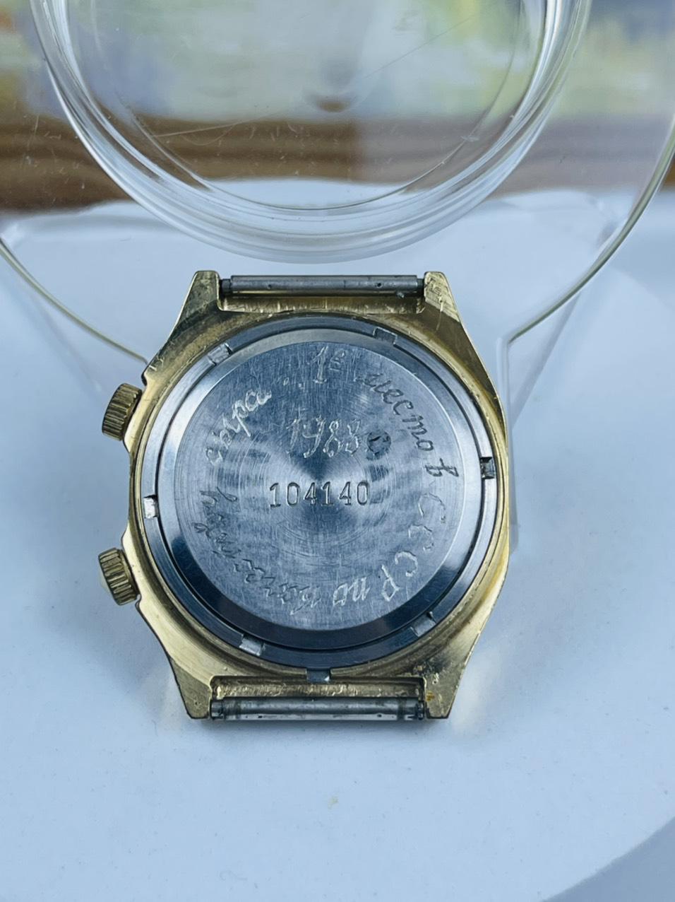 Đồng hồ Poljot chuông reo 18 jewels dáng tivi hiếm mặt vàng Au