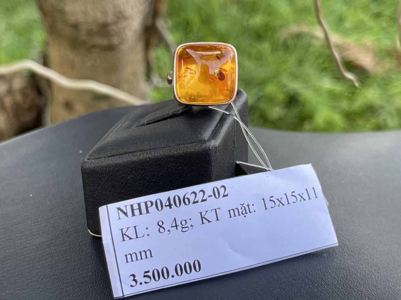 Nhẫn đá hổ phách Baltic tự nhiên NHP040622-02