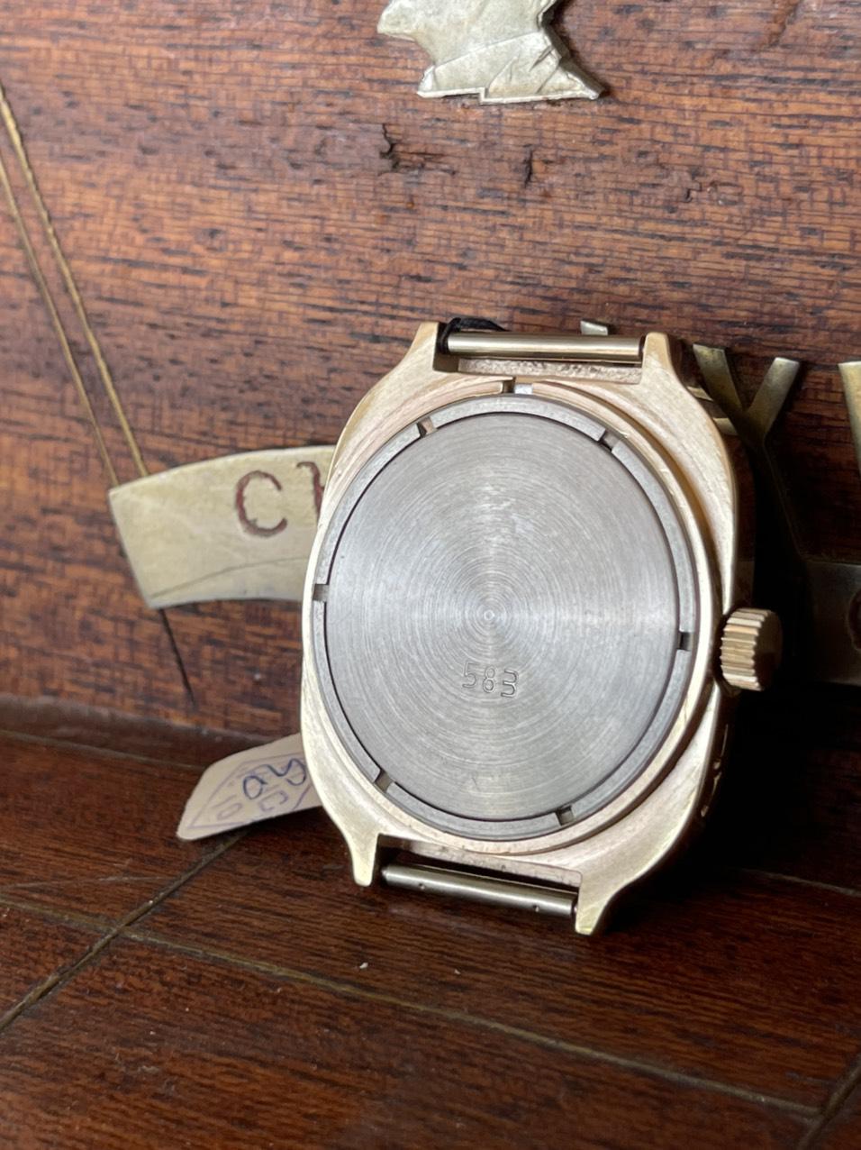 đồng hồ nga mặt vuông - sự lựa chọn đặc biệt