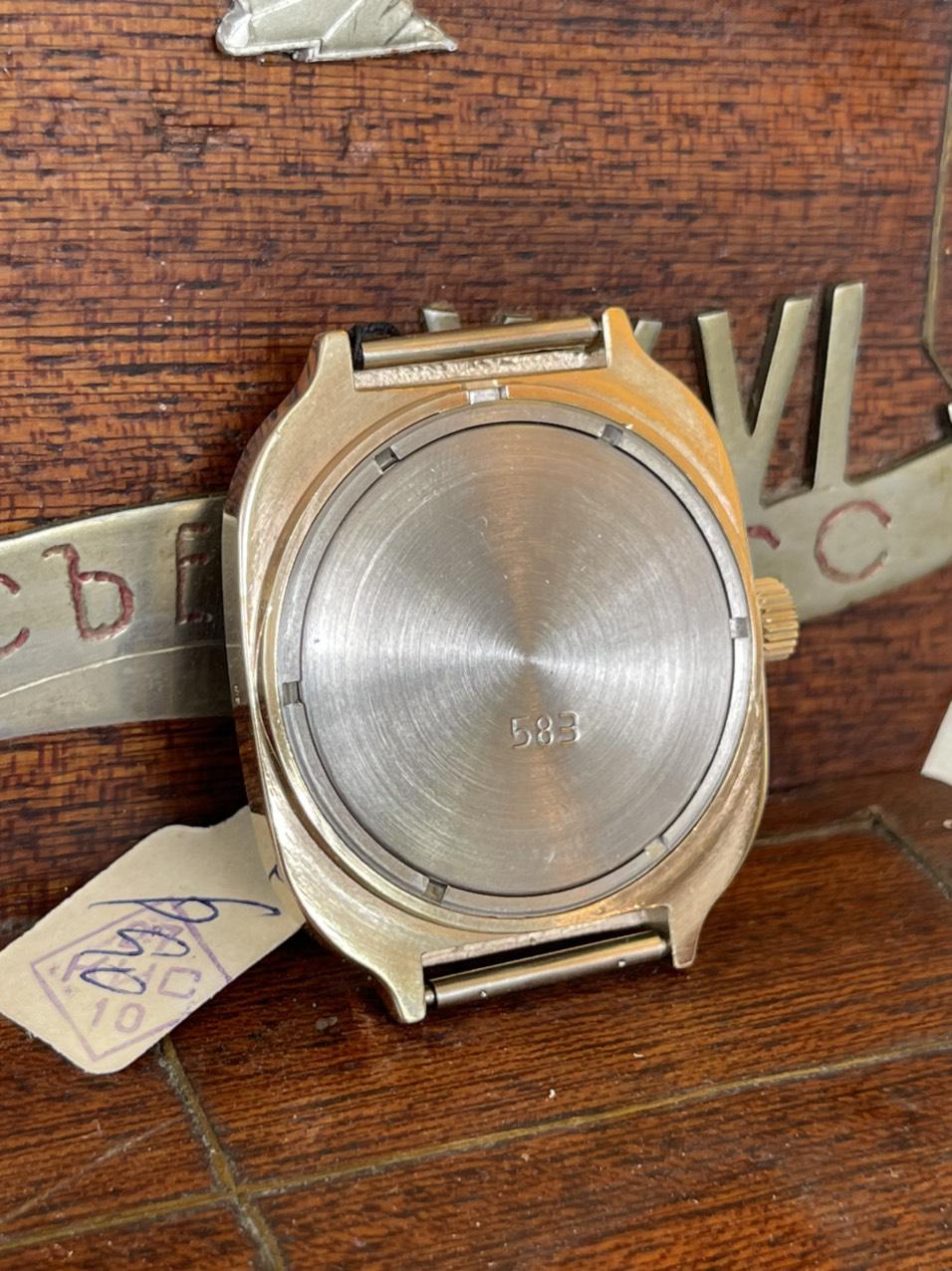 đồng hồ nga mặt vuông - sự lựa chọn đặc biệt