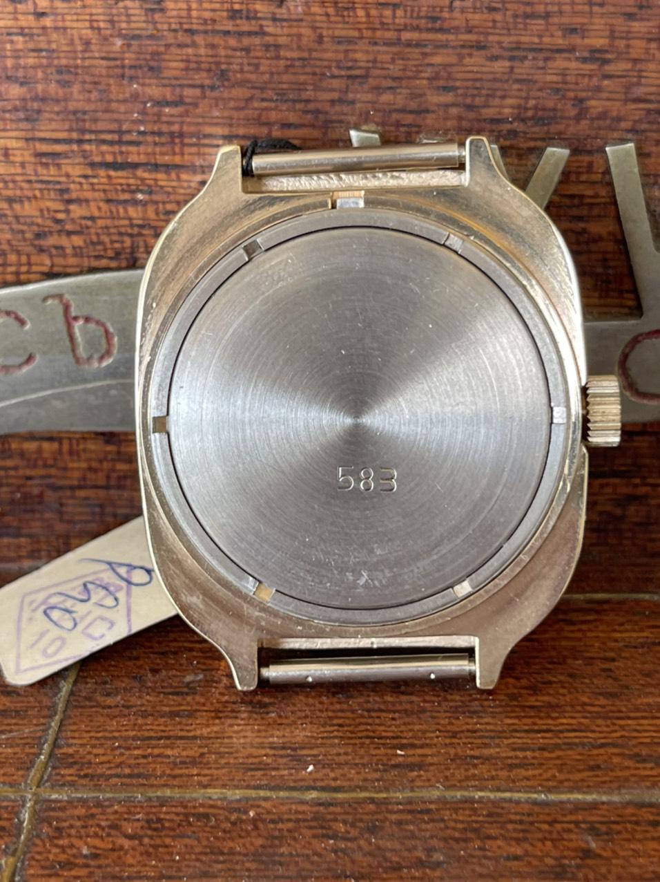 đồng hồ nga mặt vuông - sự lựa chọn đặc biệt