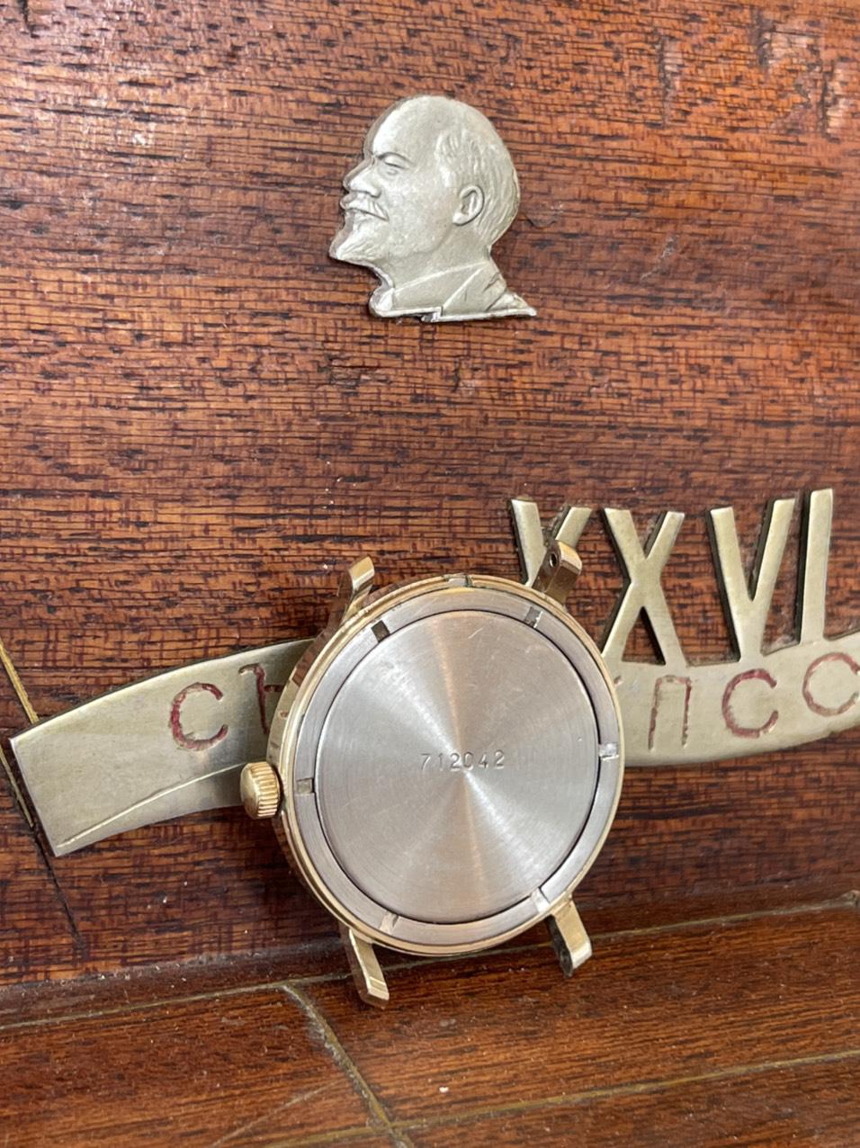Đồng hồ nga cũ nhưng tình trạng hoạt động tốt, nguyên rin nguyên bản