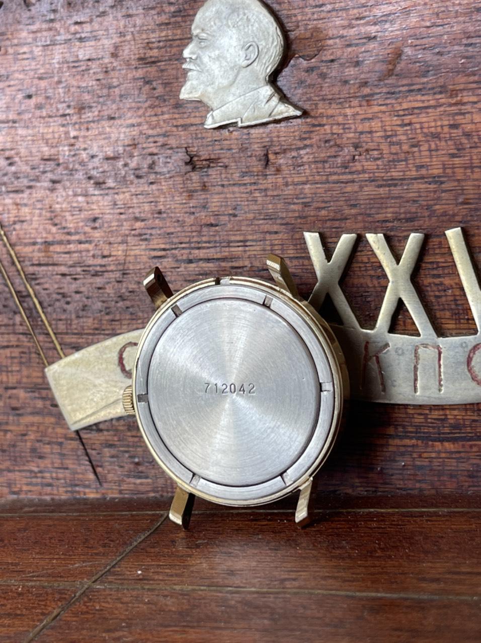 Đồng hồ nga cũ nhưng tình trạng hoạt động tốt, nguyên rin nguyên bản