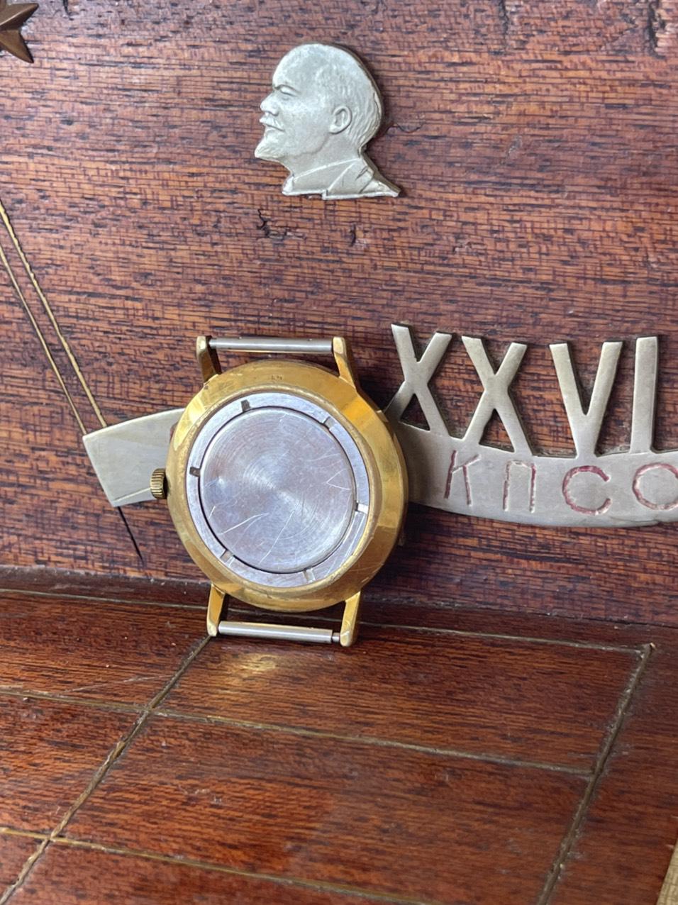 Đồng hồ nga đánh giá về bộ máy, tính thẩm mỹ, giá cả, bảo hành, chất lượng tổng thể